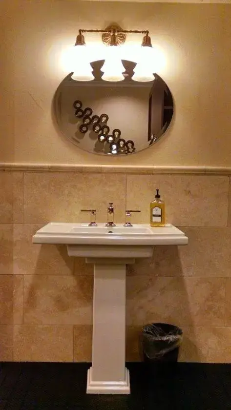 Bathroom in Bozeman Lewis & Clark Motel
