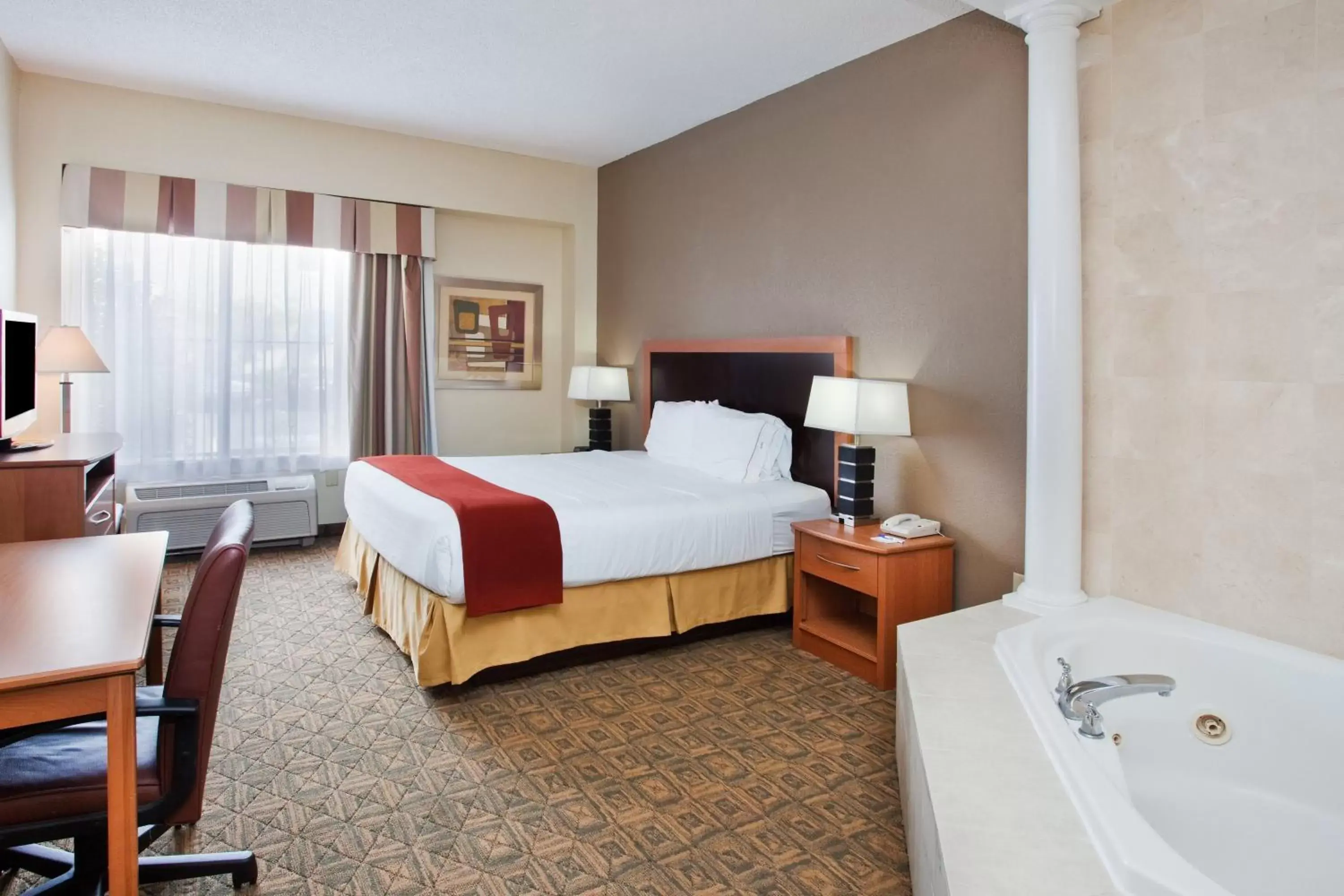 Photo of the whole room, Bed in Holiday Inn Express & Suites Charlotte-Concord-I-85, an IHG Hotel