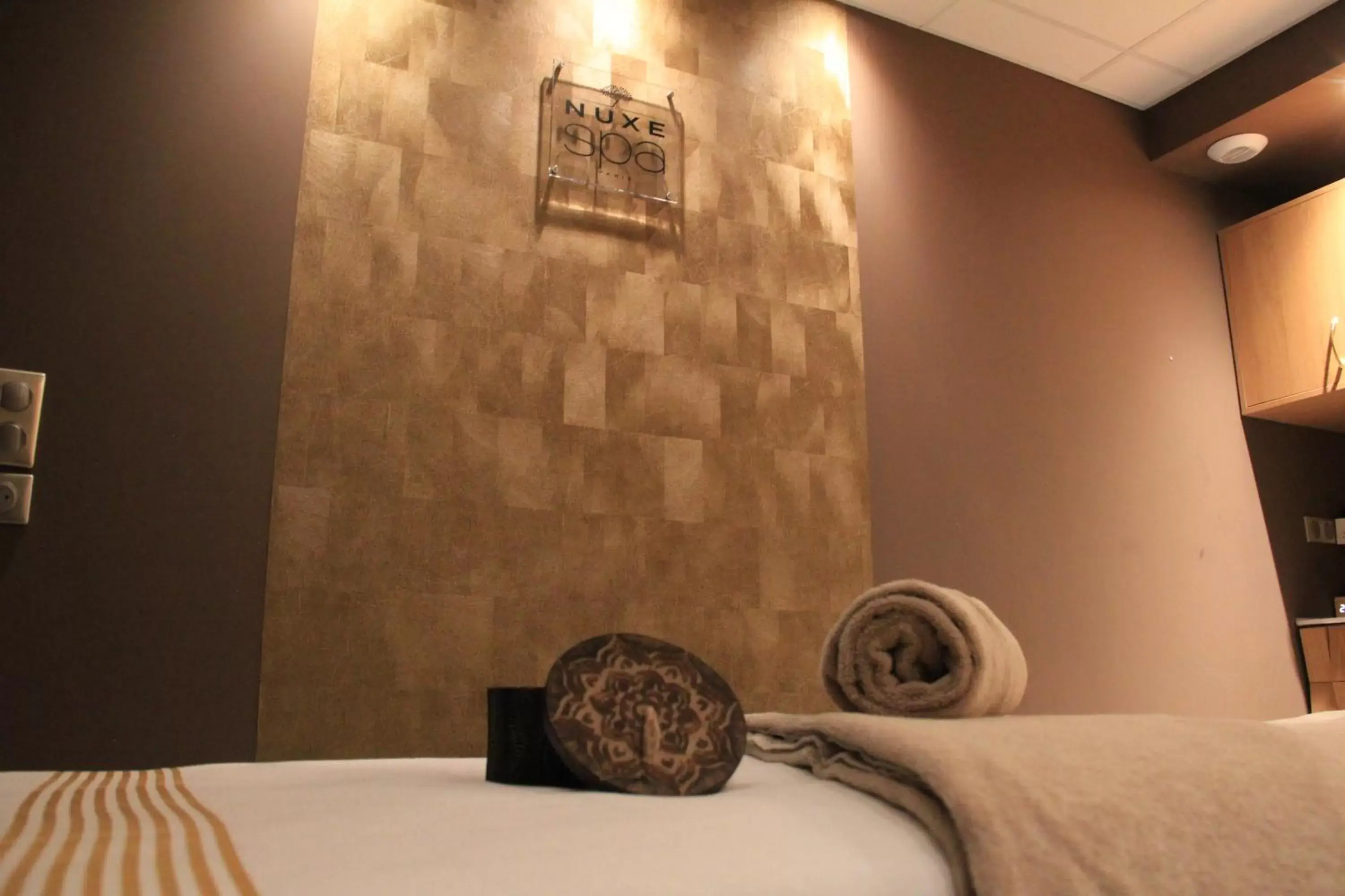 Massage, Bed in Le Diana Hôtel & Spa NUXE