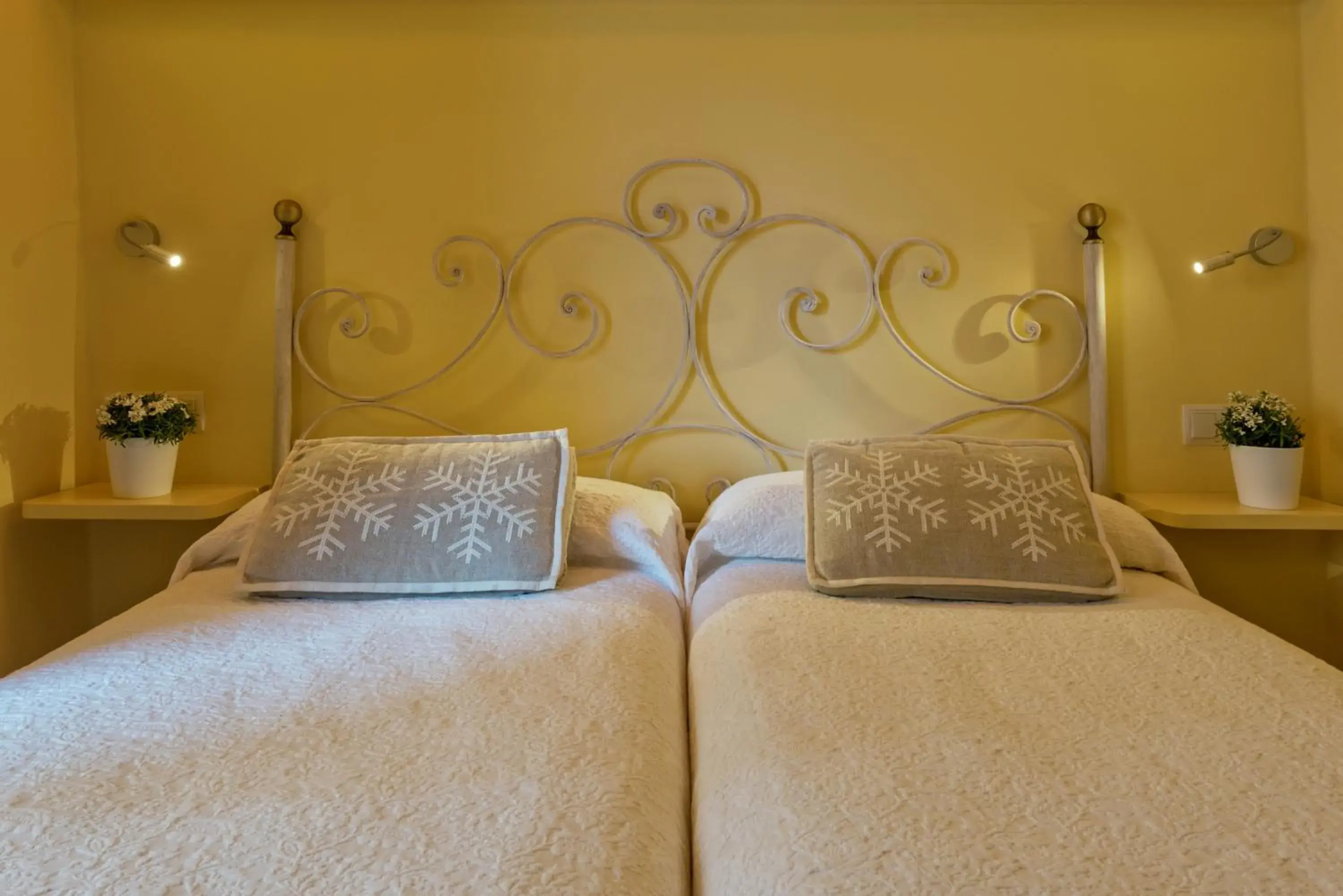 Decorative detail, Bed in Hotel Cal Sastre
