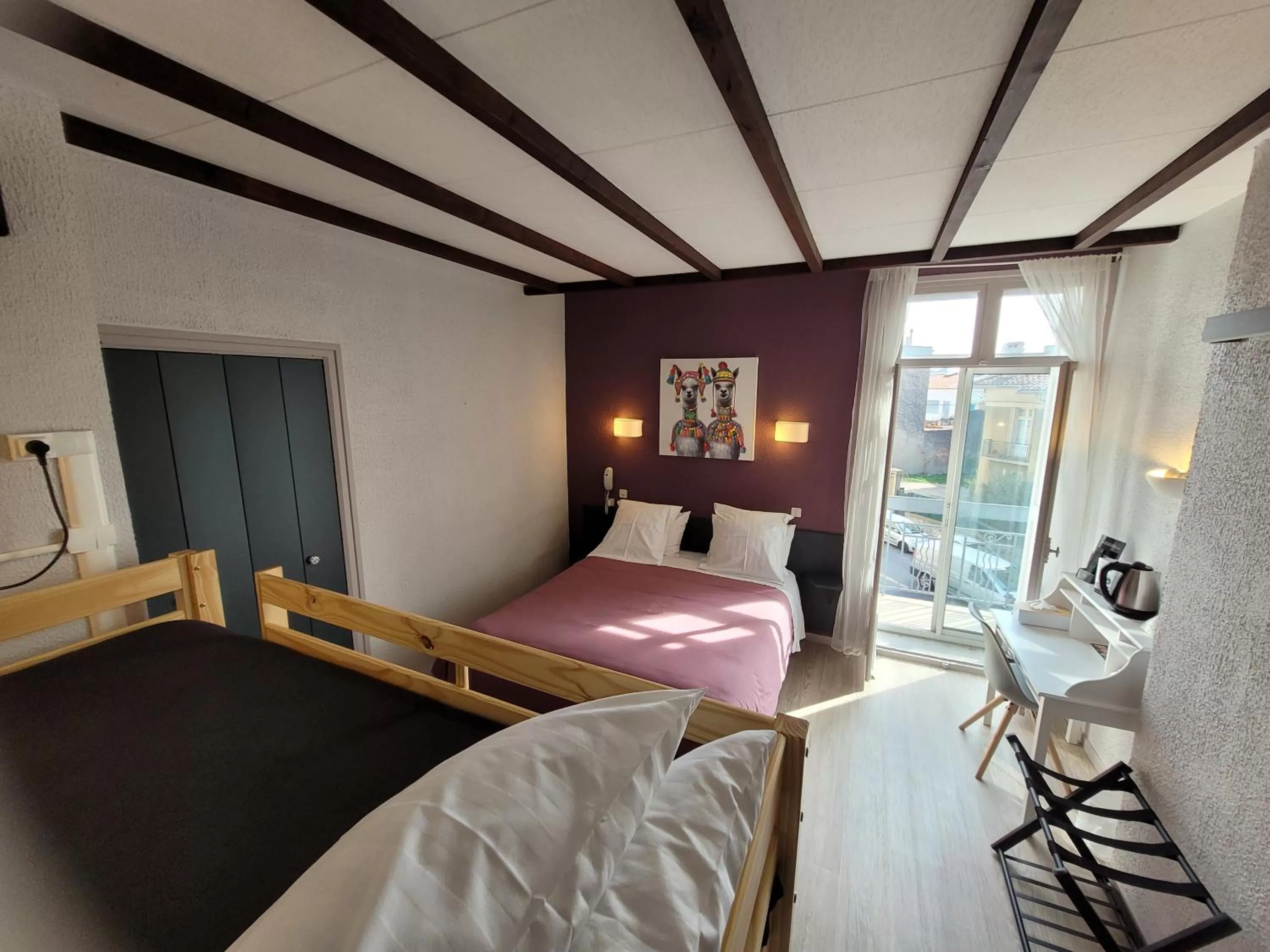 Quadruple Room in Hôtel Aragon - Centre ville gare