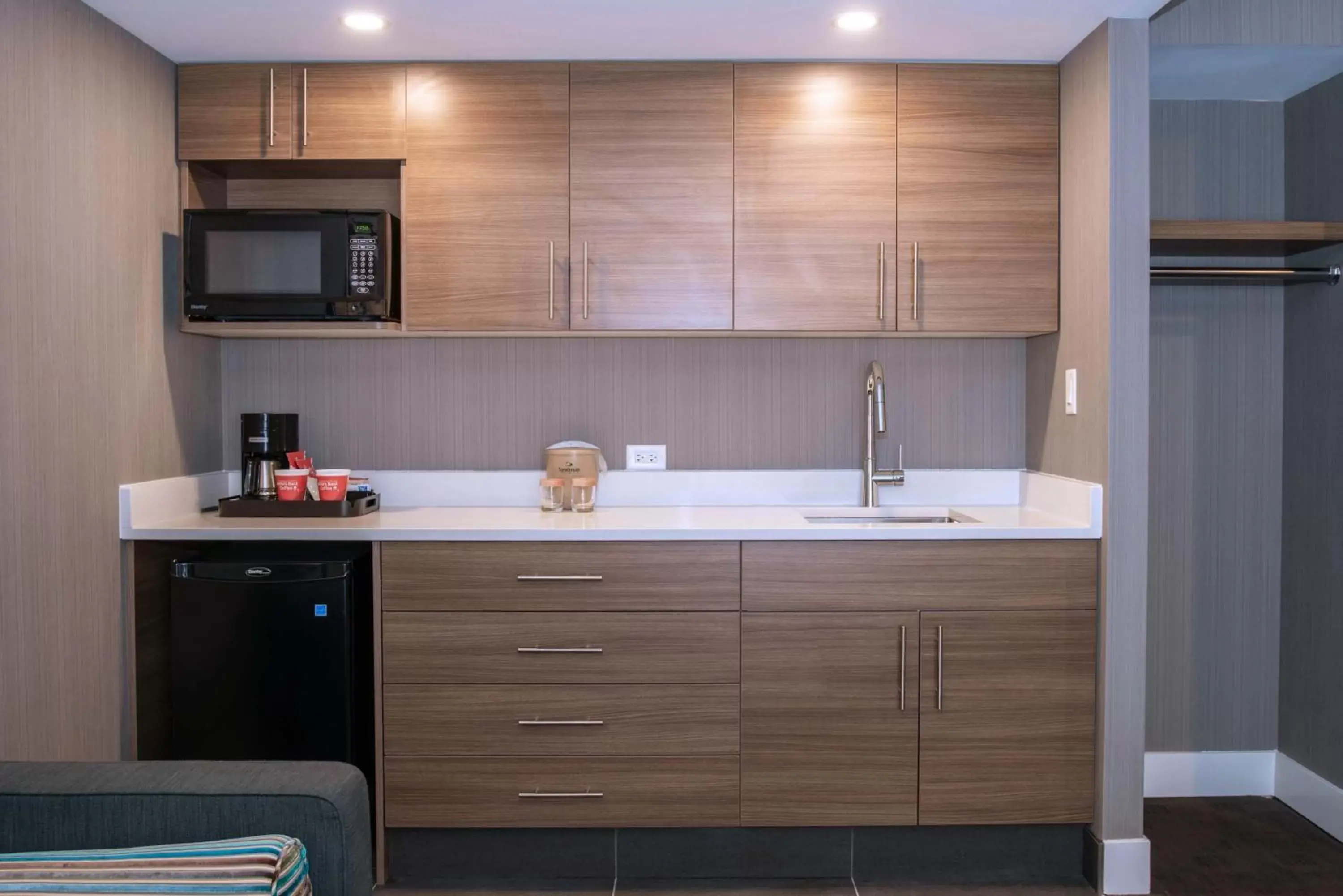 Photo of the whole room, Kitchen/Kitchenette in Sandman Signature Calgary Downtown Hotel