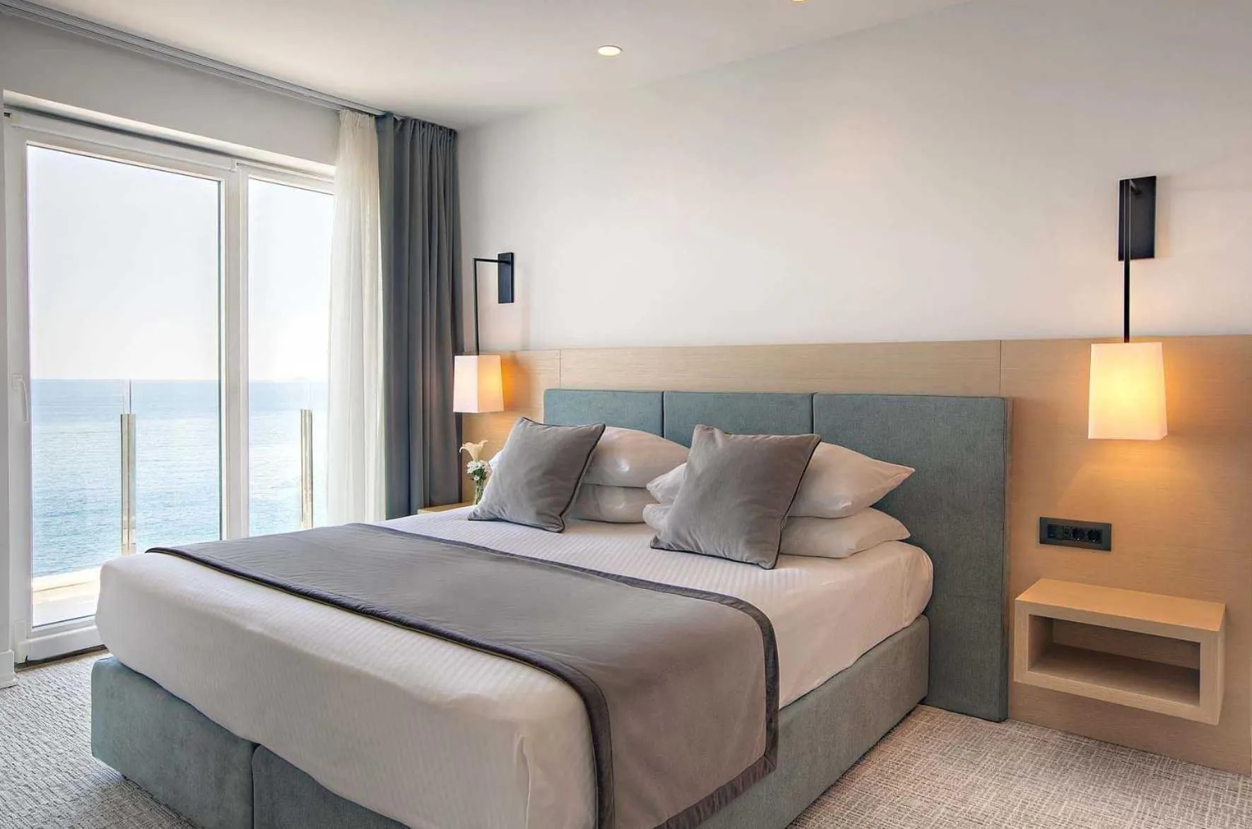 Bed in Royal Neptun Hotel