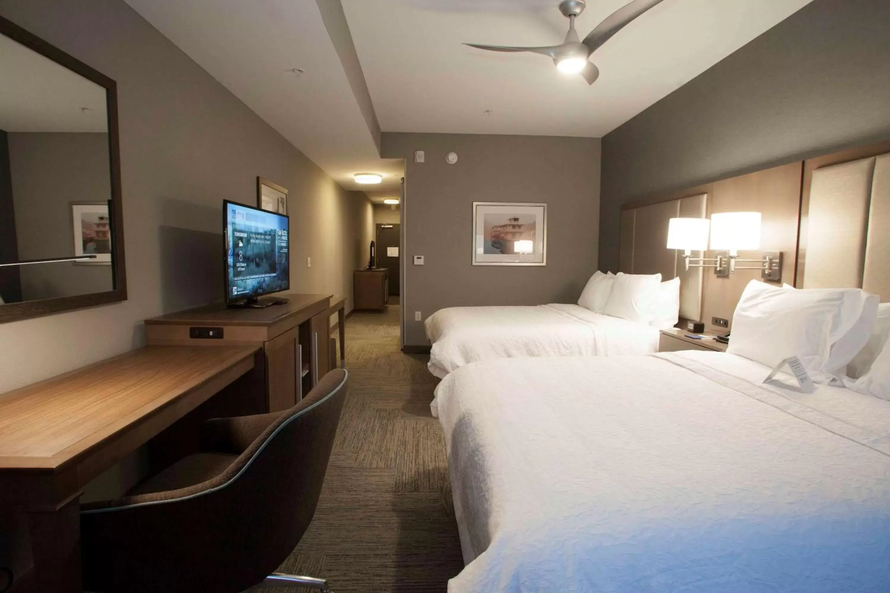 Bed in Hampton Inn & Suites St. Paul Downtown
