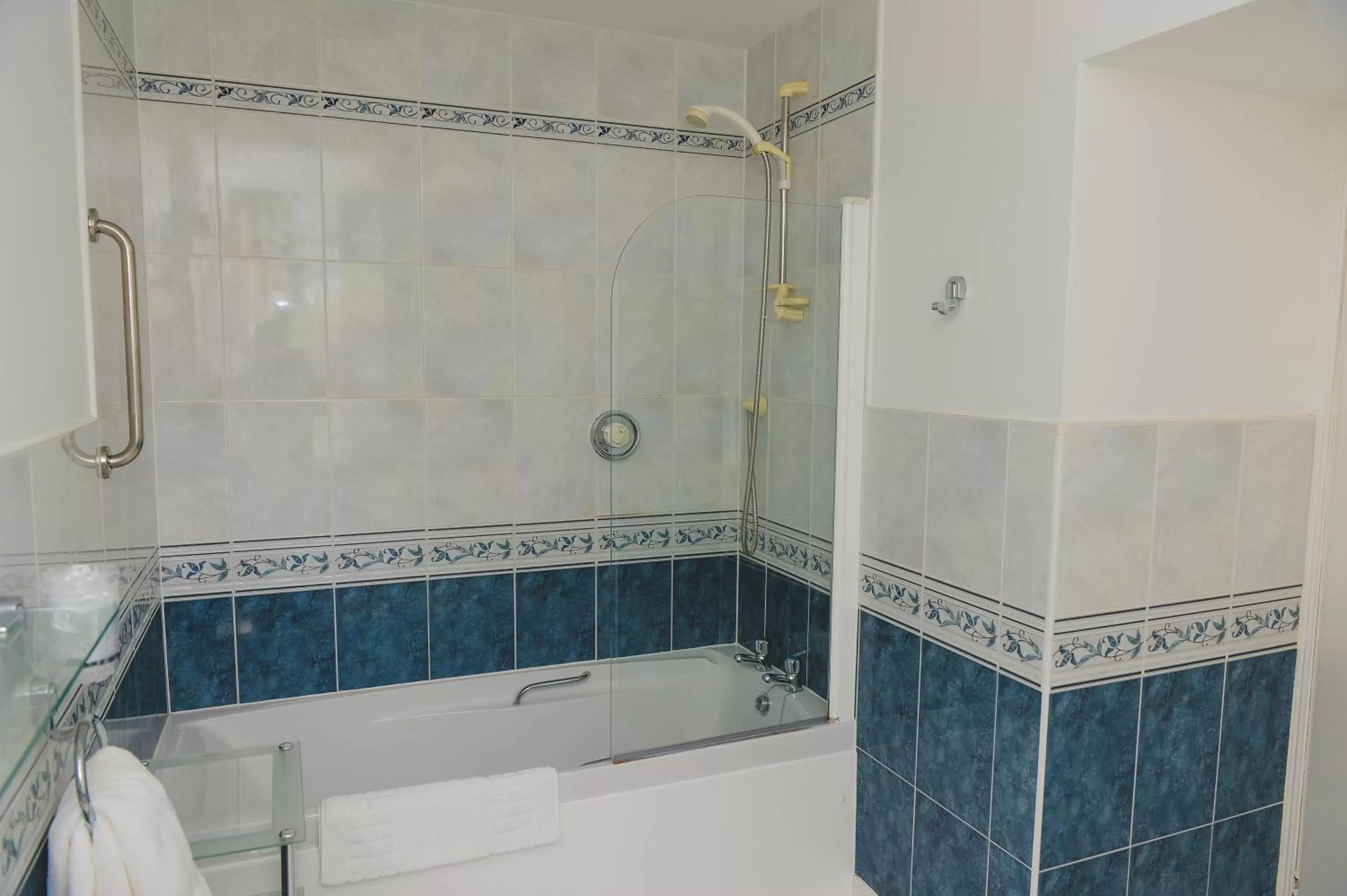 Bathroom in Sunninghill Hotel