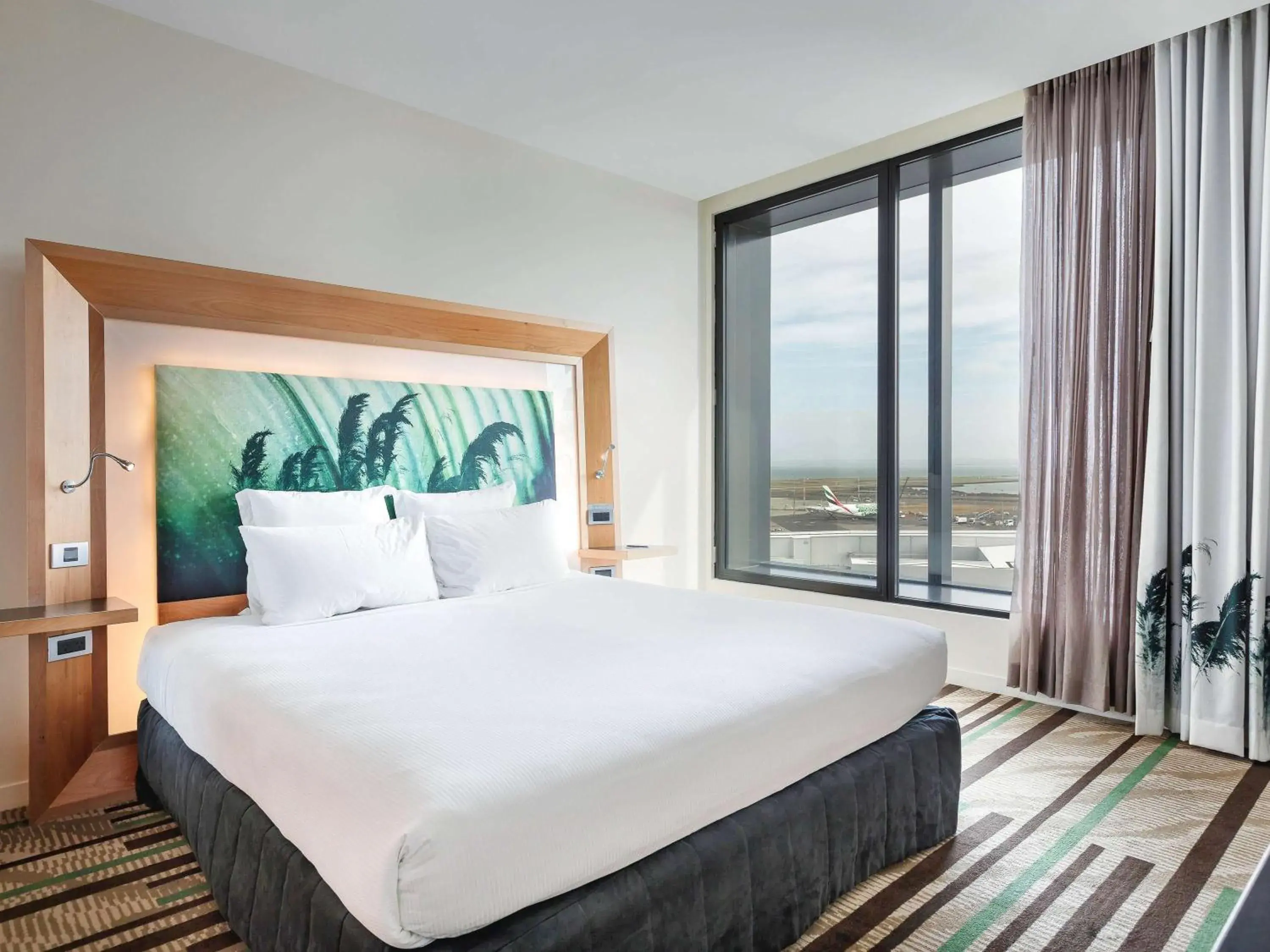 Photo of the whole room, Bed in Novotel Auckland Airport