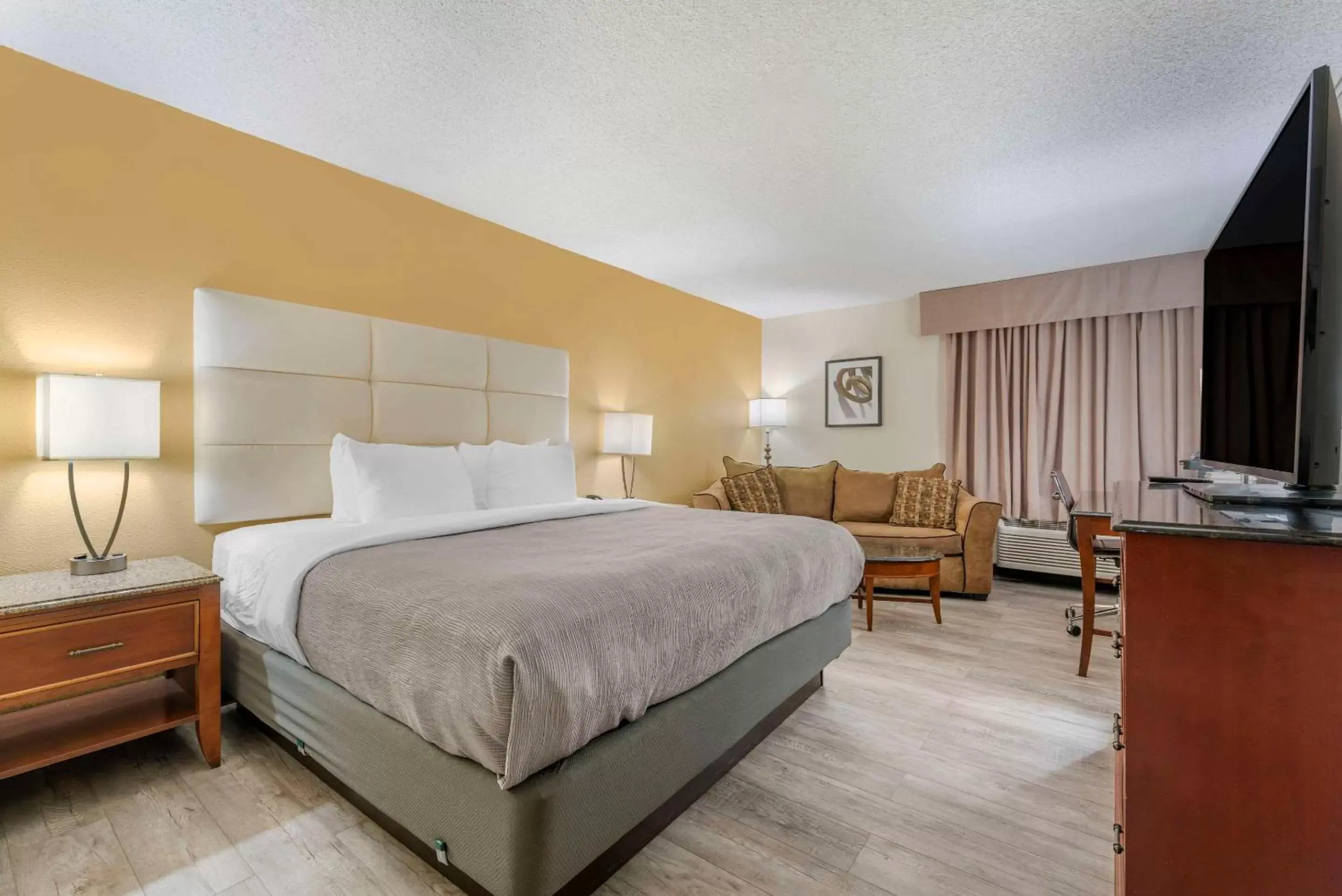 Bedroom, Bed in Quality Inn & Suites Alamosa