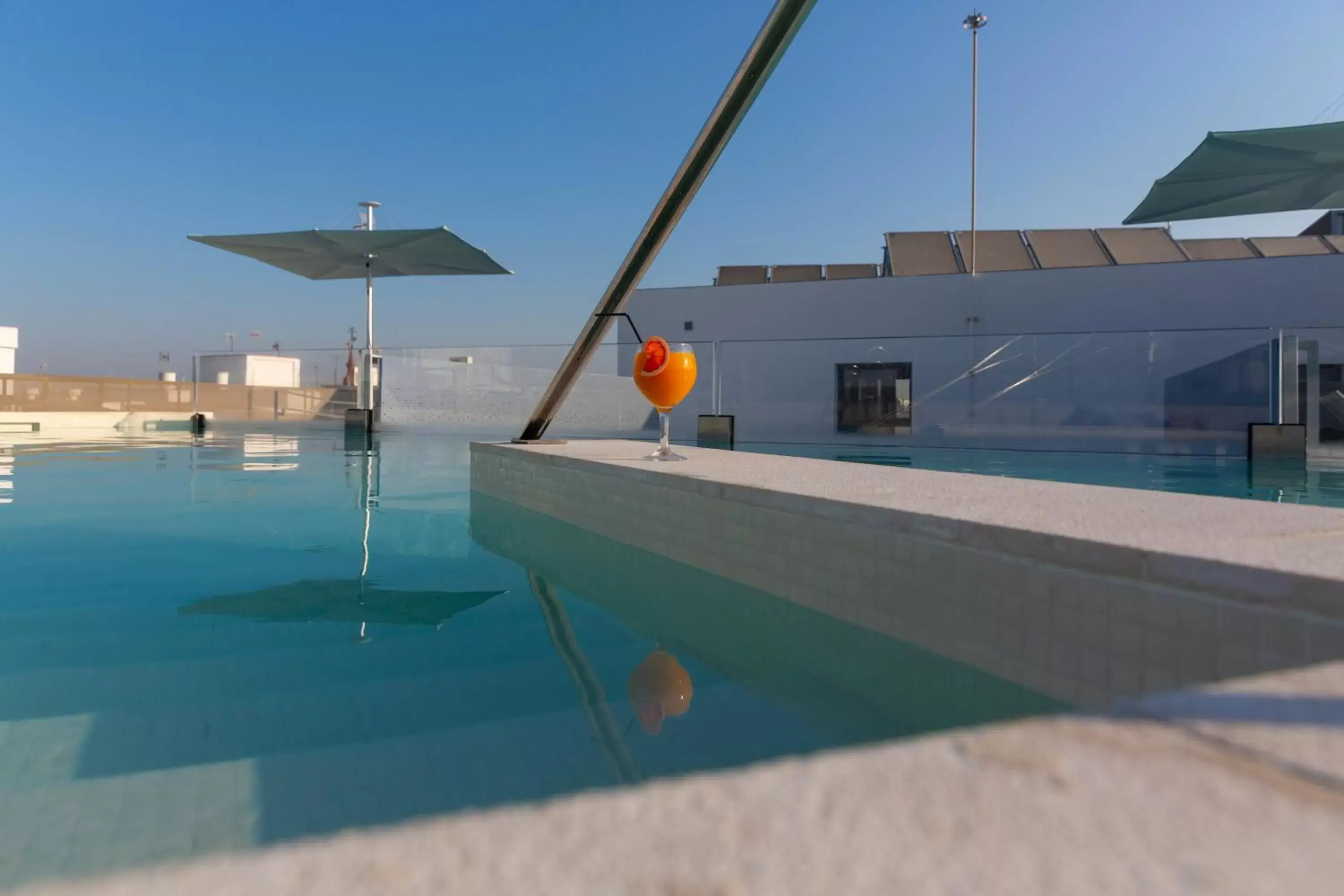 Swimming Pool in Hotel Macià Sevilla Kubb