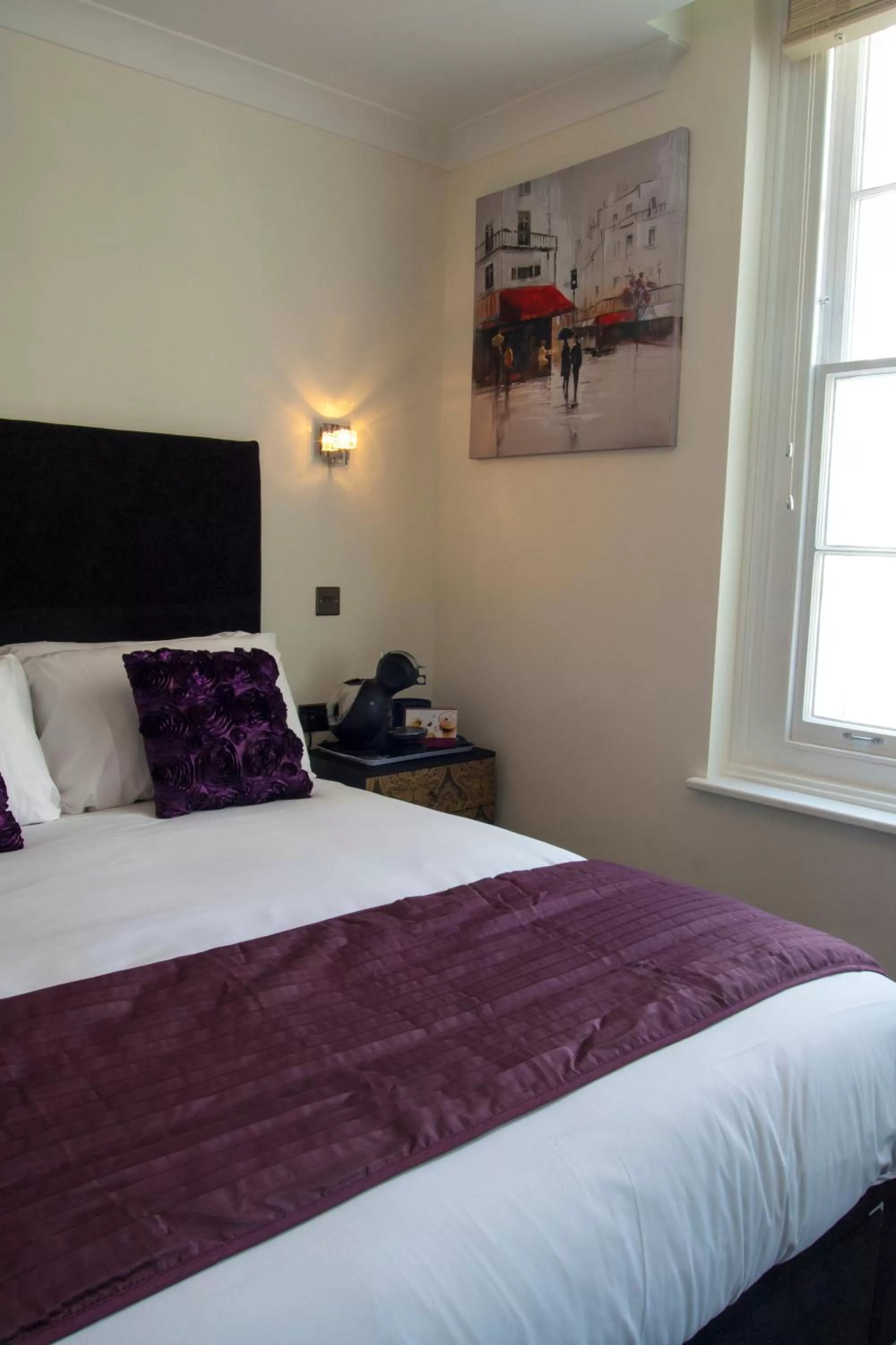 Bedroom, Bed in The Ship Leopard Hotel - No Children