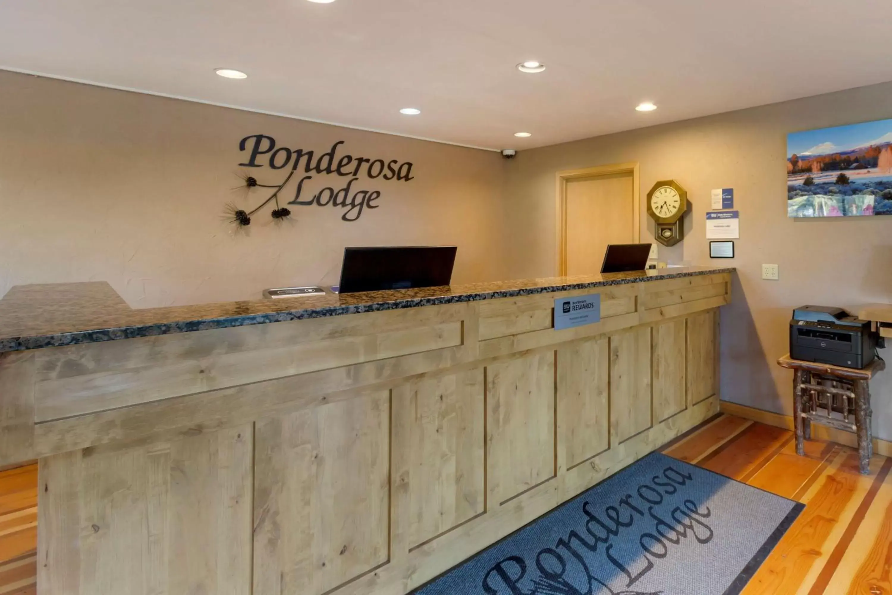 Lobby or reception in Best Western Ponderosa Lodge