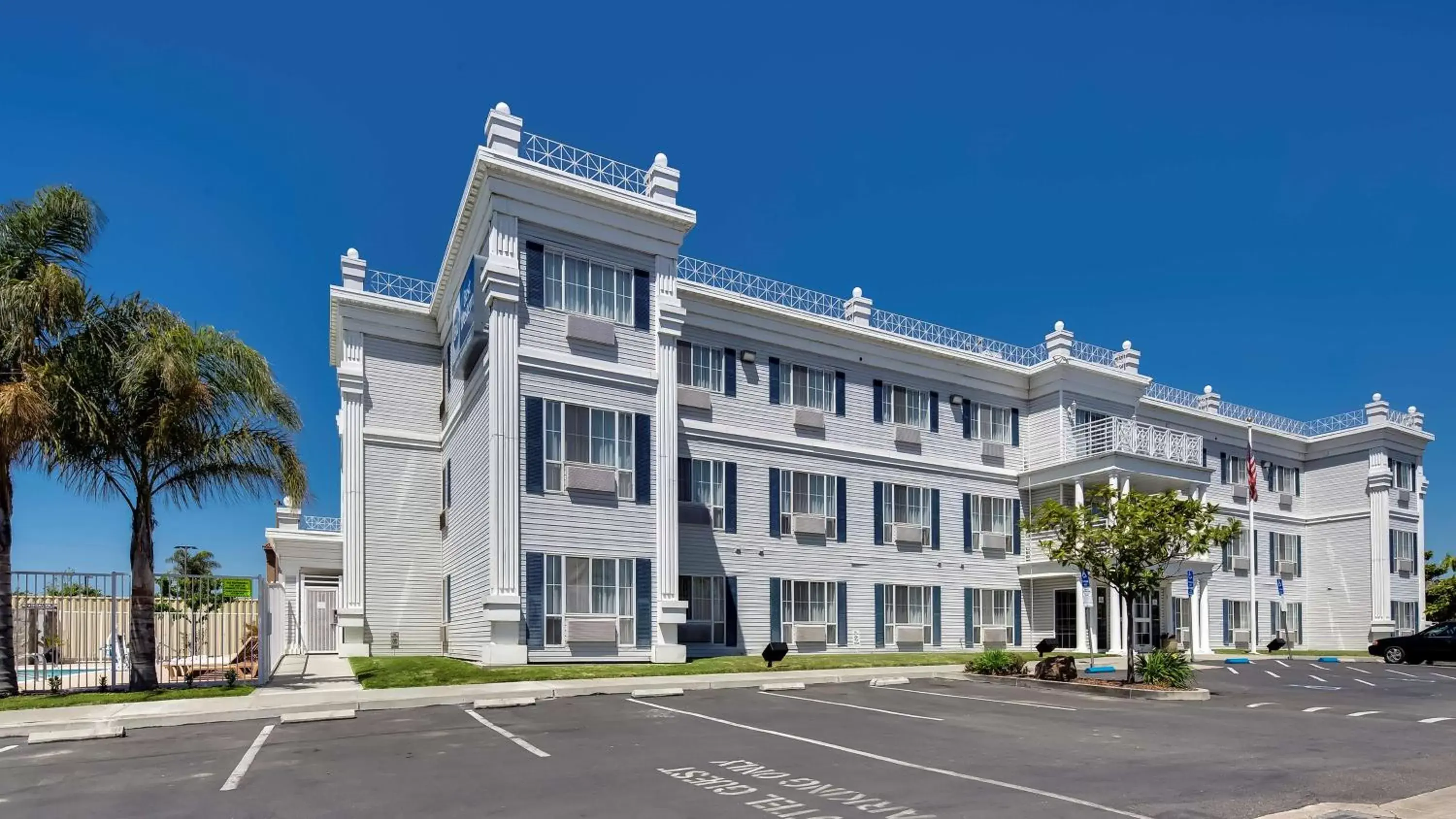 Property Building in Best Western Salinas Monterey