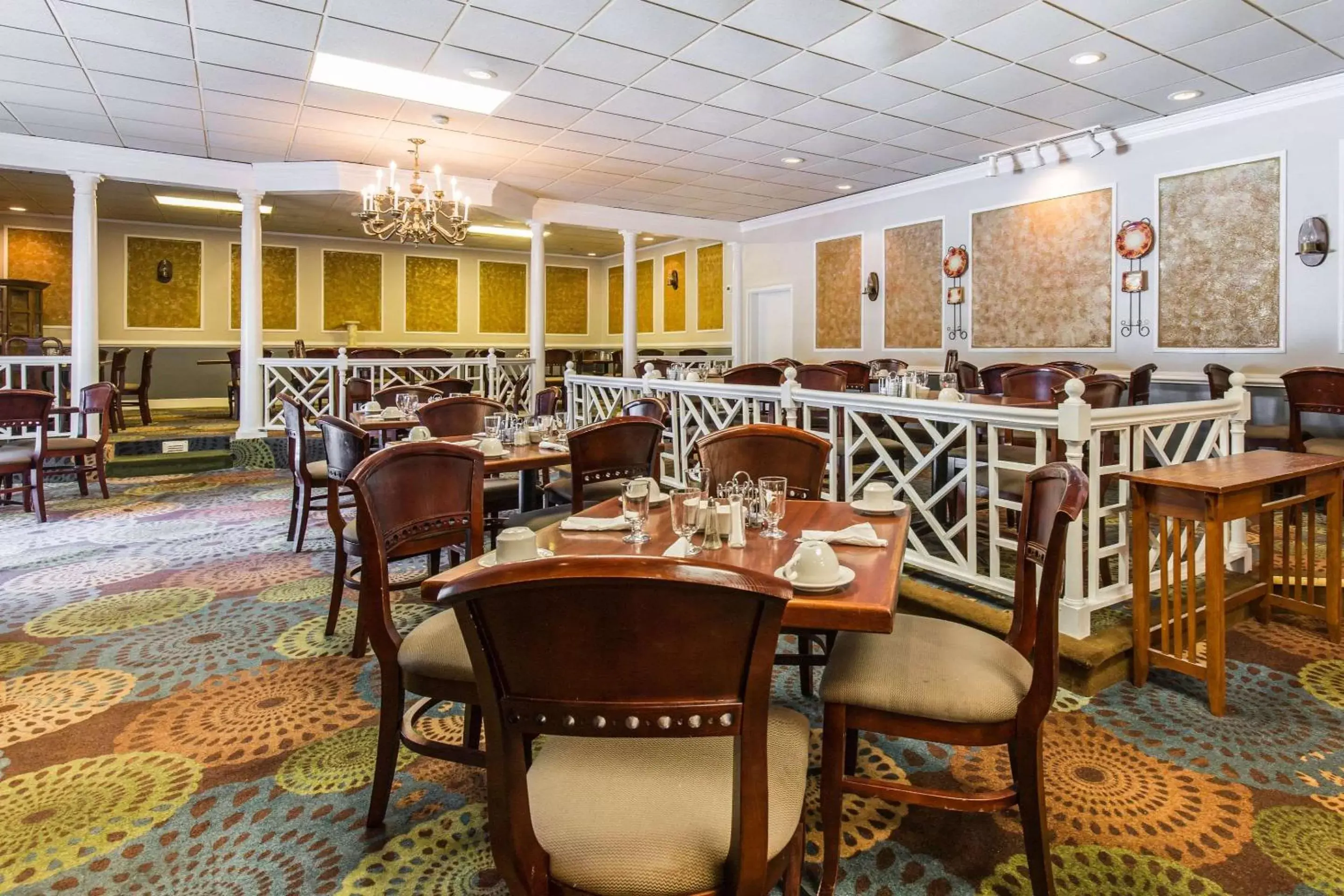 Restaurant/Places to Eat in Clarion Hotel Williamsburg I-64