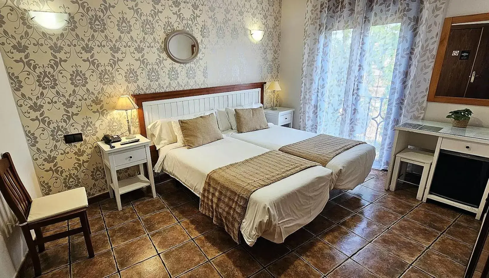 Bedroom, Bed in Hotel Medina de Toledo