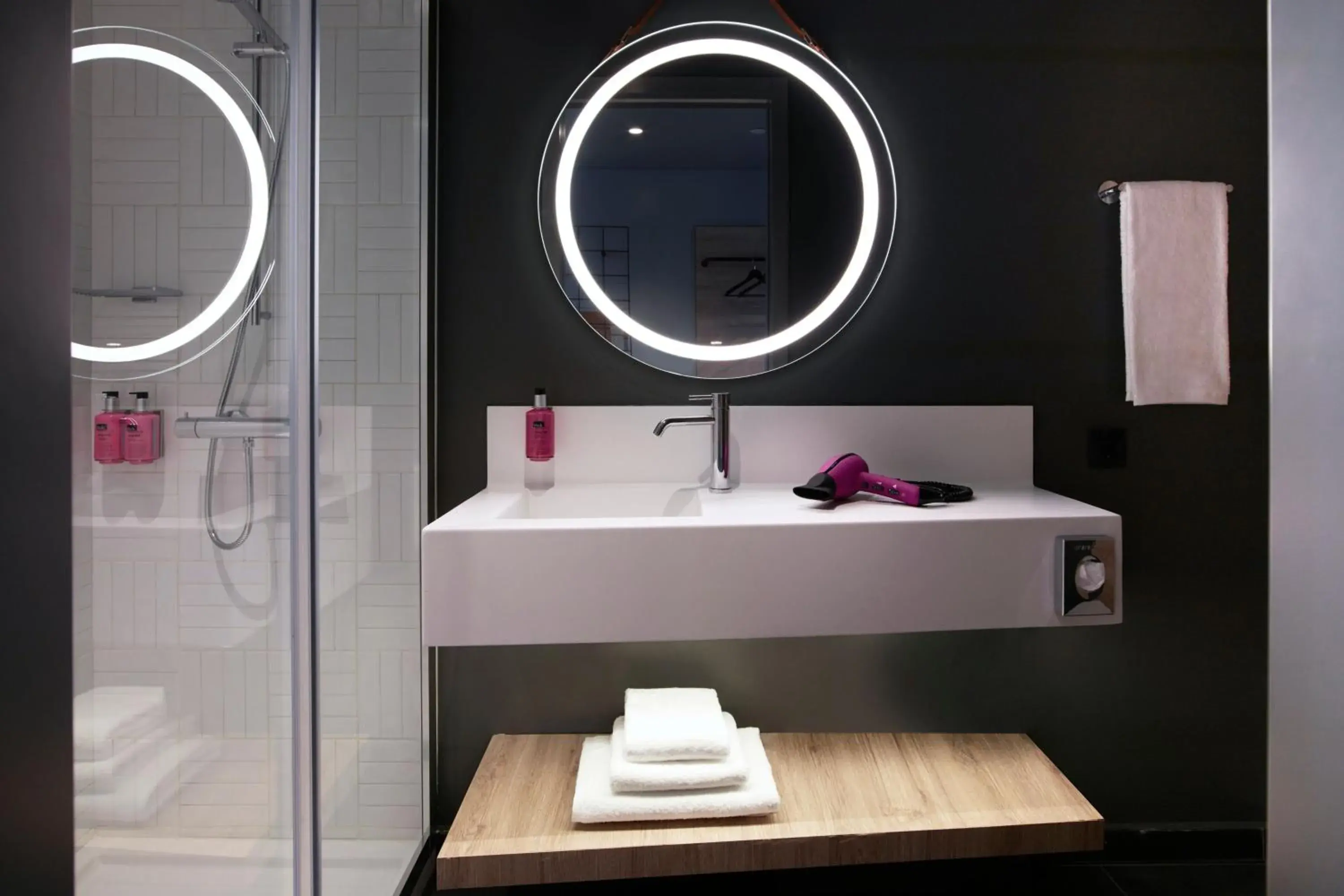 Photo of the whole room, Bathroom in Moxy Athens City