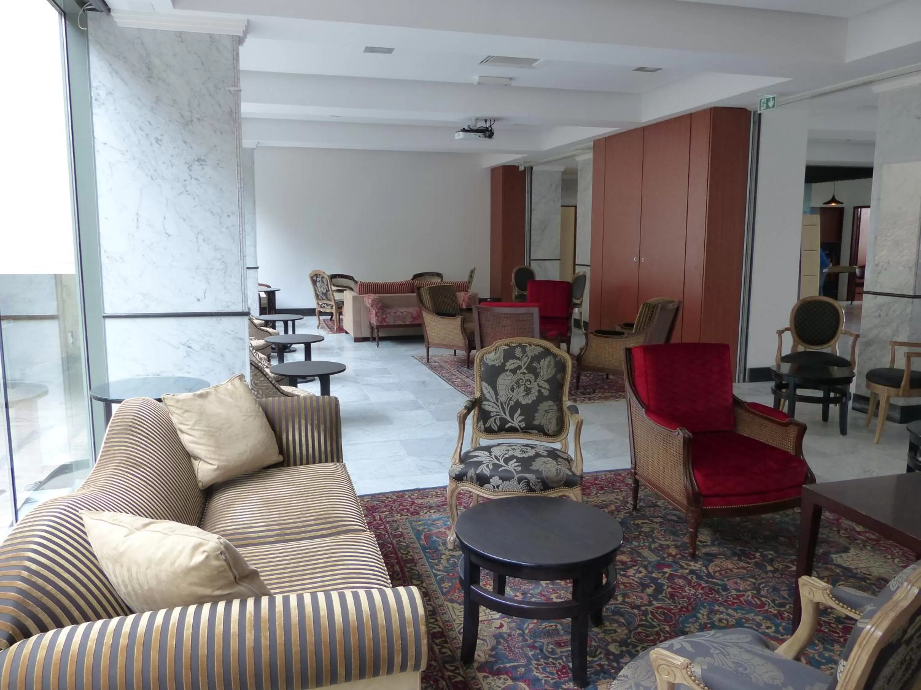 Lounge or bar in ibis Périgueux Centre