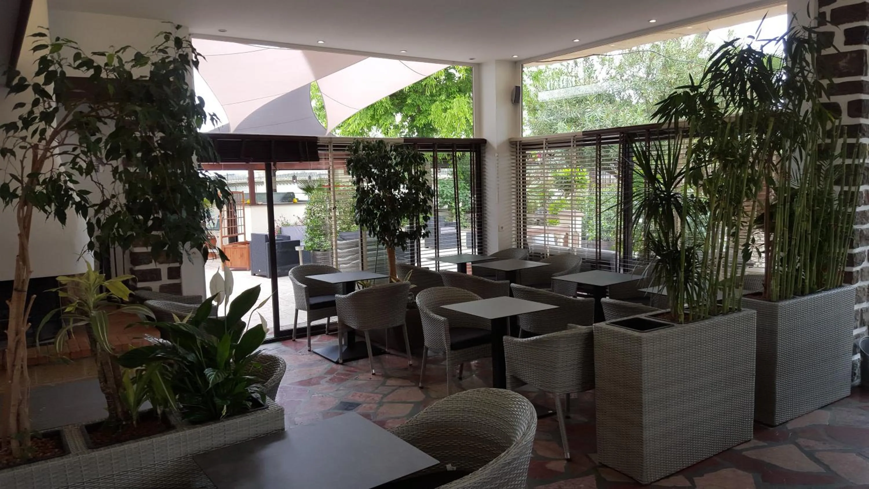 Dining area in Hôtel restaurant Mon Auberge