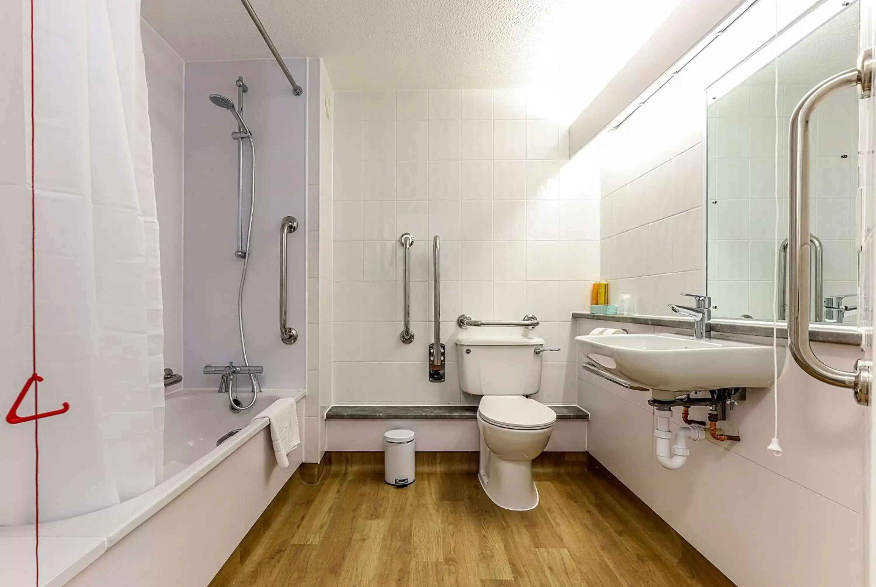 Shower, Bathroom in Days Inn Hotel Fleet