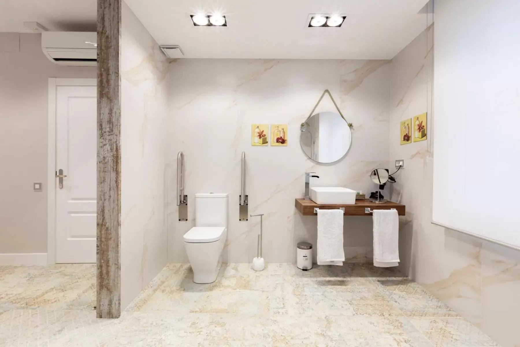 Toilet, Bathroom in Urban Sabadell