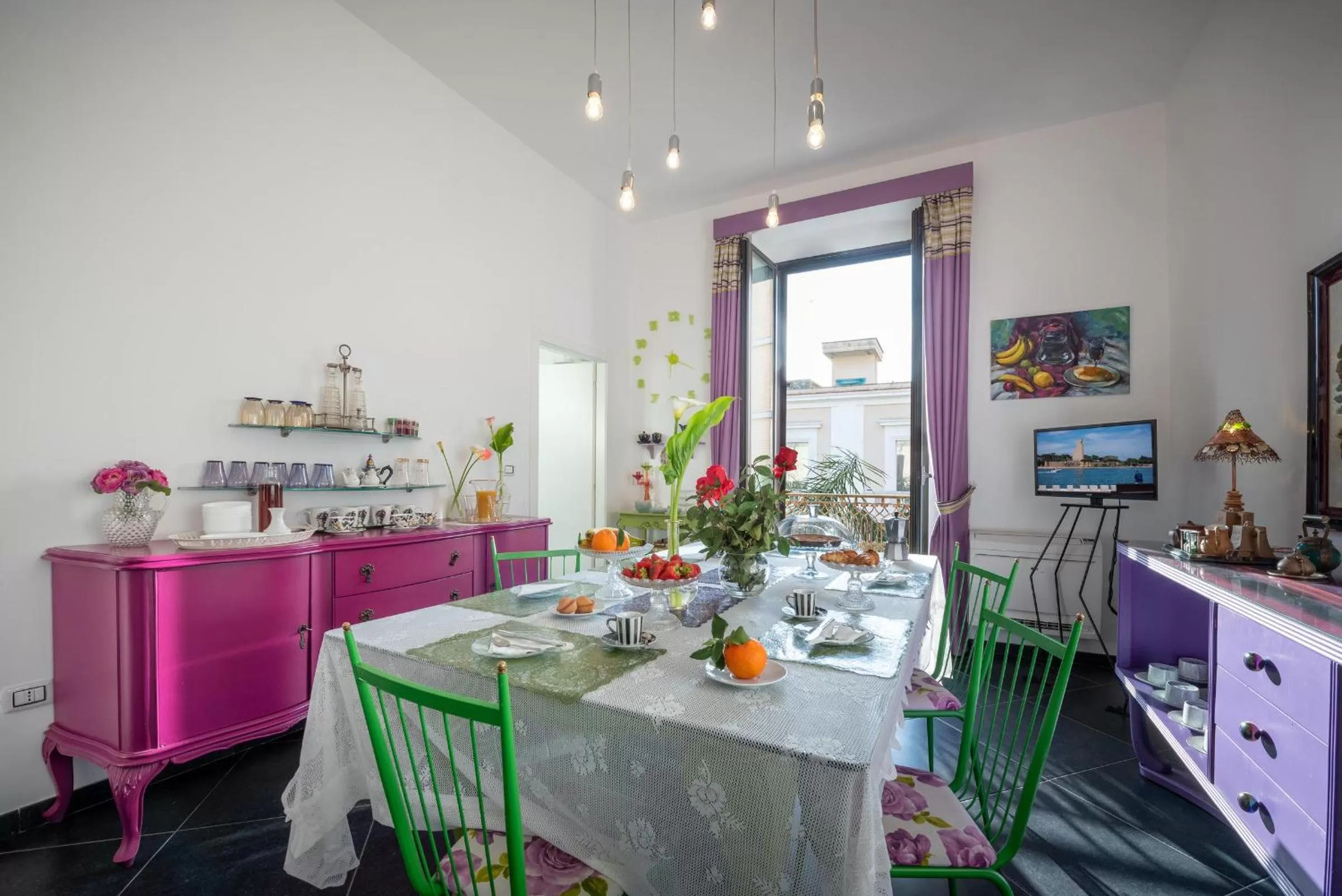 Food and drinks in Maria Vittoria Charming Rooms and Apartments