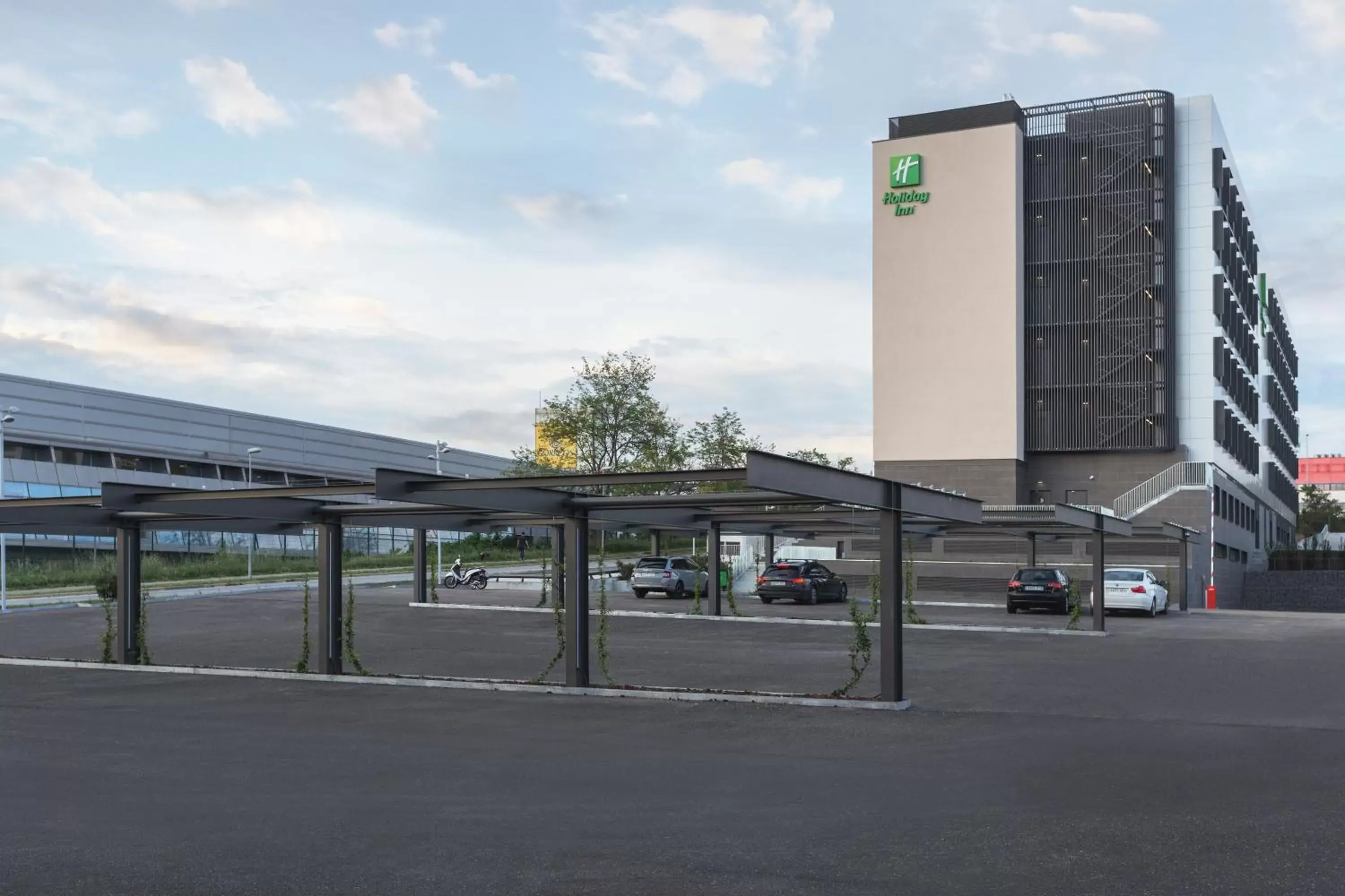 Property building in Holiday Inn Barcelona - Sant Cugat by IHG Property building in Holiday Inn Barcelona - Sant Cugat by IHG