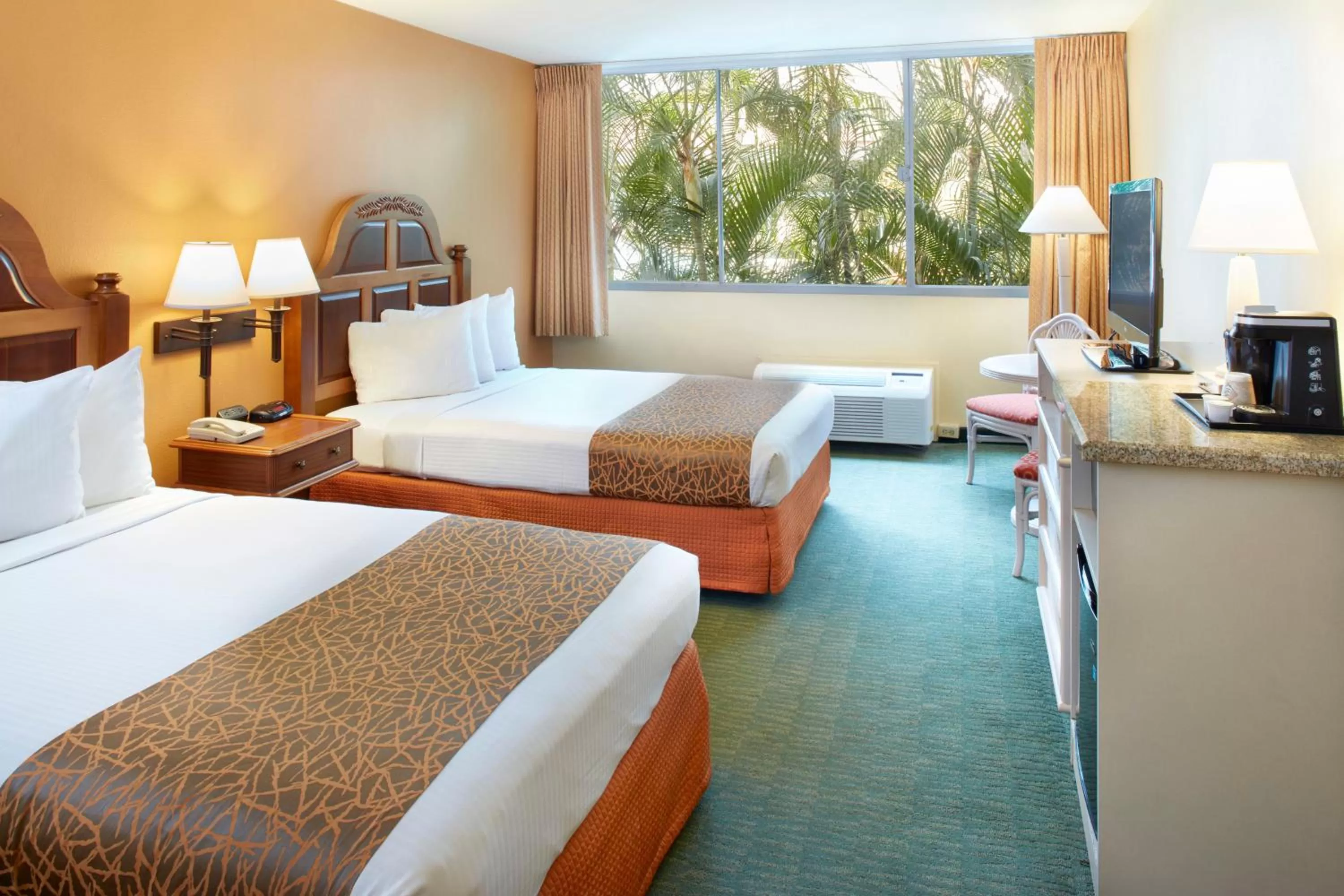 TV and multimedia, Bed in Airport Honolulu Hotel, Trademark Collection by Wyndham