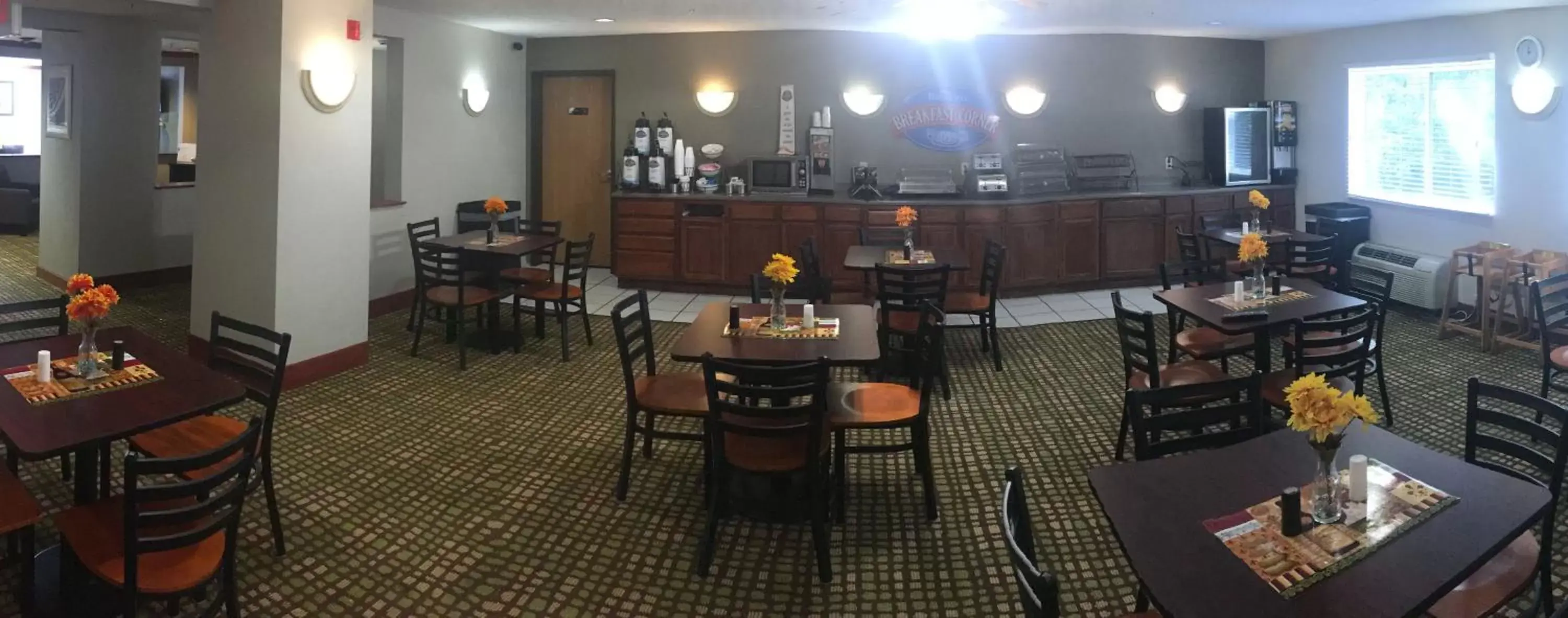 Coffee/tea facilities, Restaurant/Places to Eat in Baymont by Wyndham Piqua