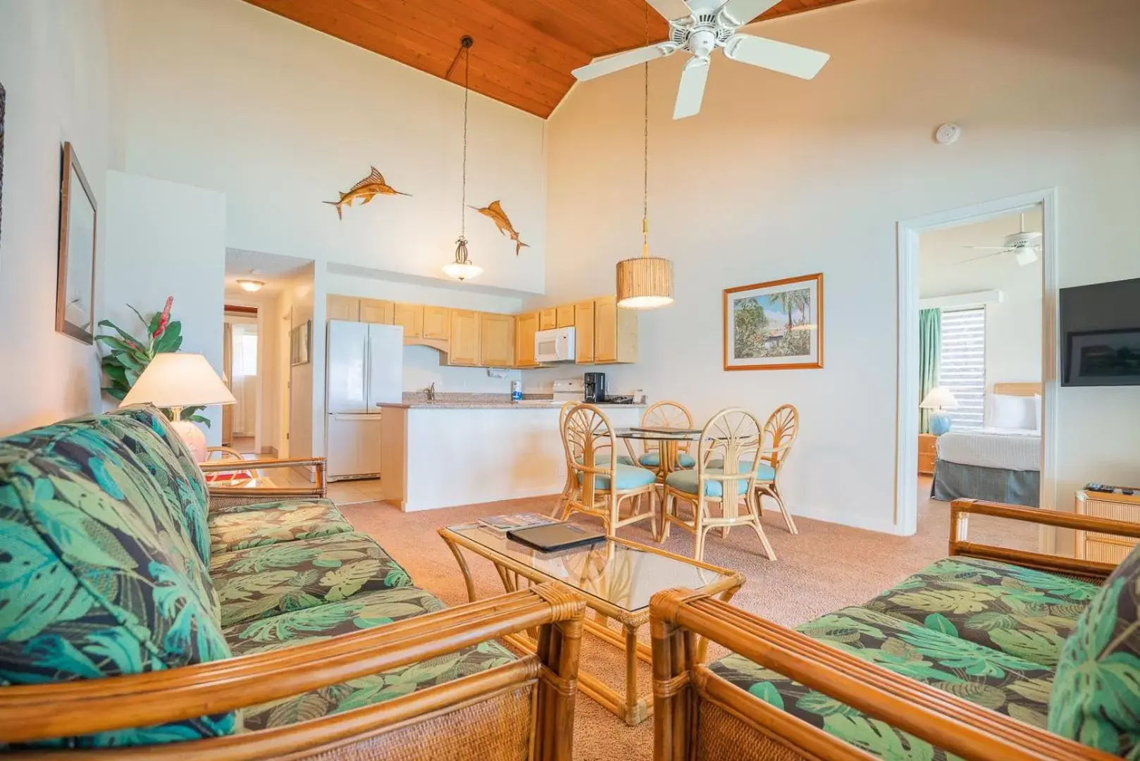 Living room, Seating Area in Napili Sunset Beach Front Resort