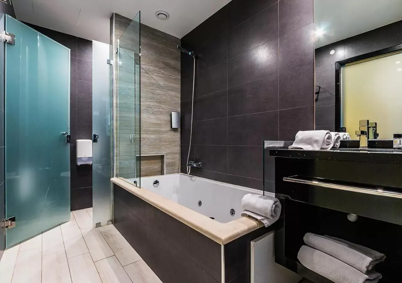 Toilet, Bathroom in Lisotel - Hotel & Spa