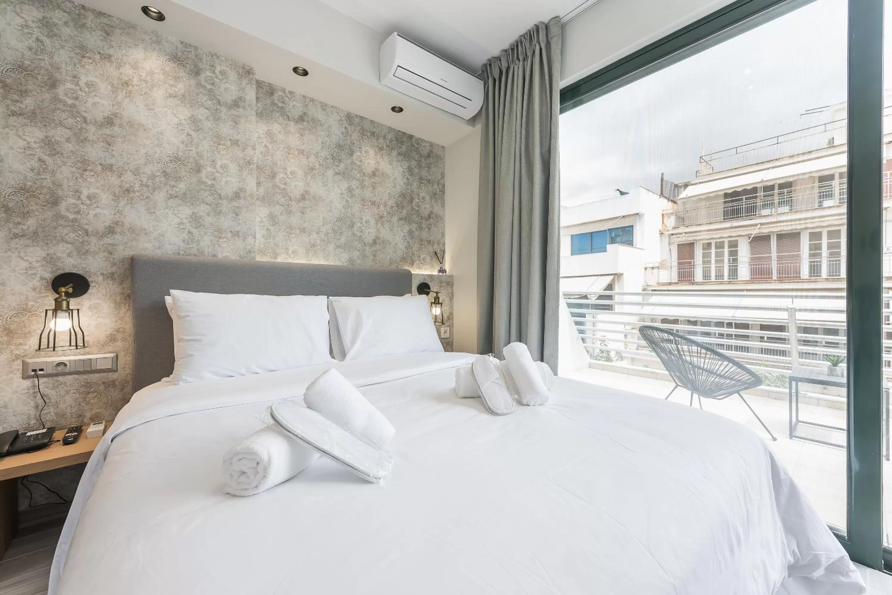 Photo of the whole room, Bed in Athens Lights