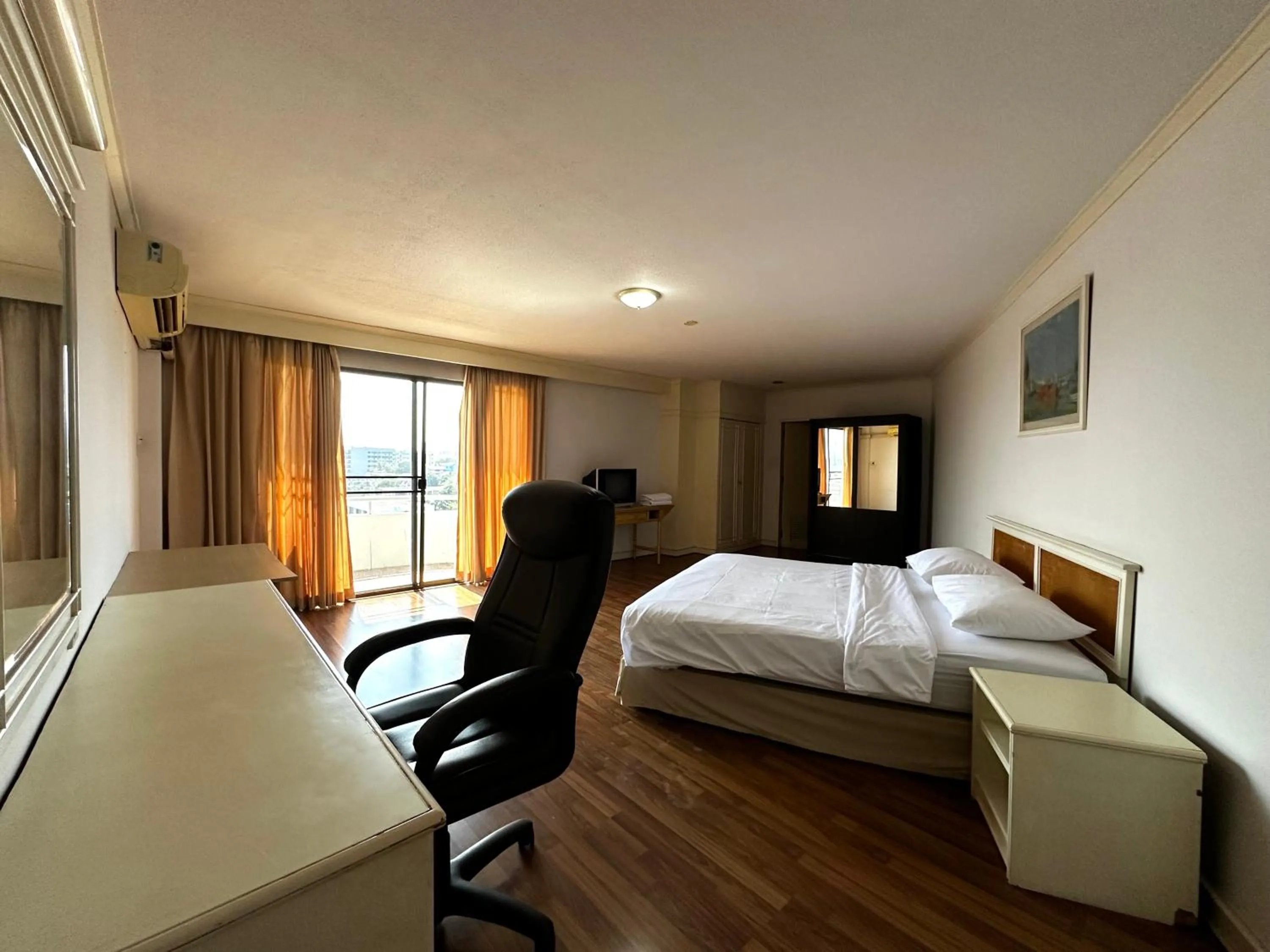 Bed in Garden Paradise