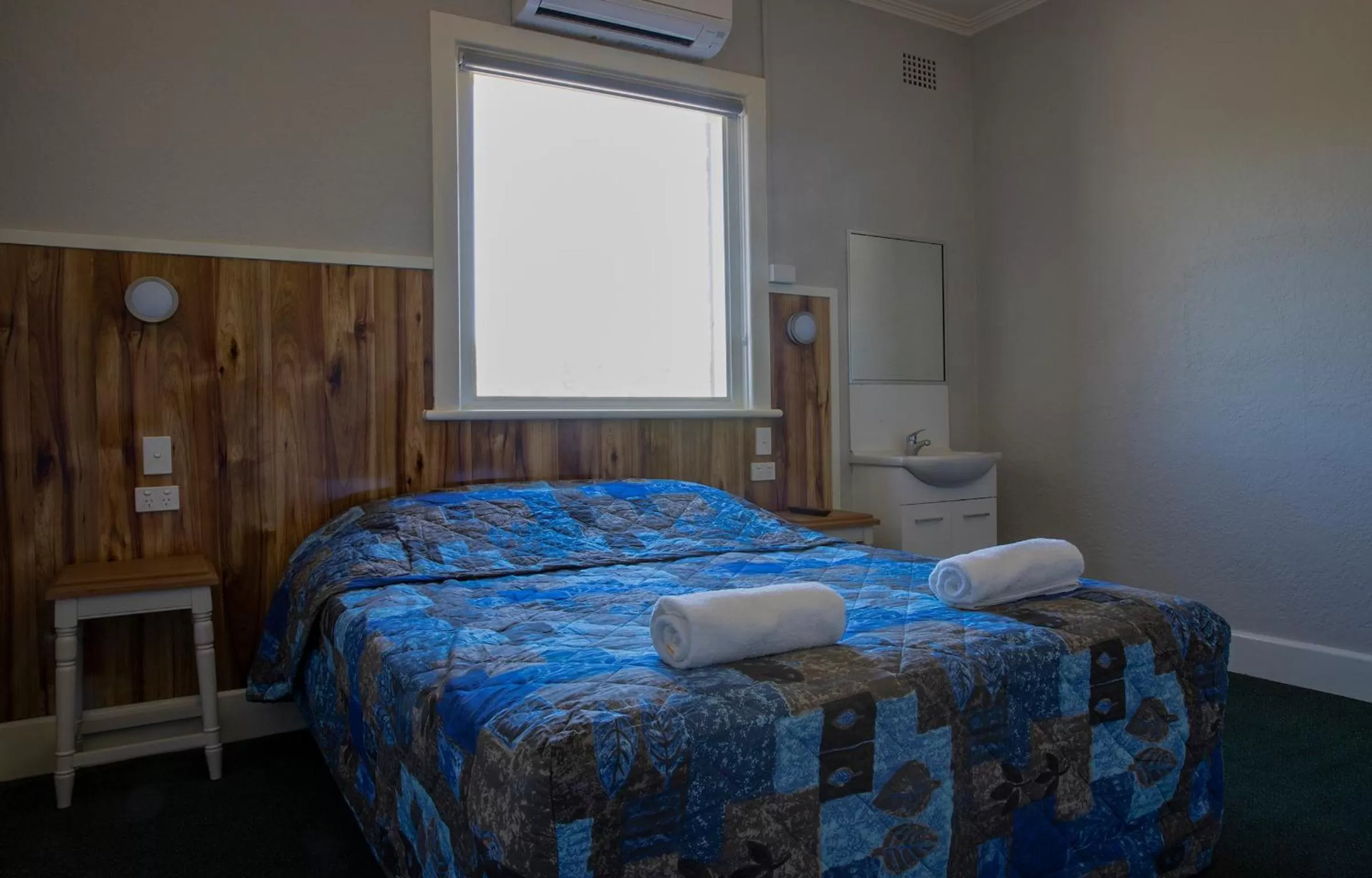 Bedroom, Bed in Criterion Hotel Gundagai