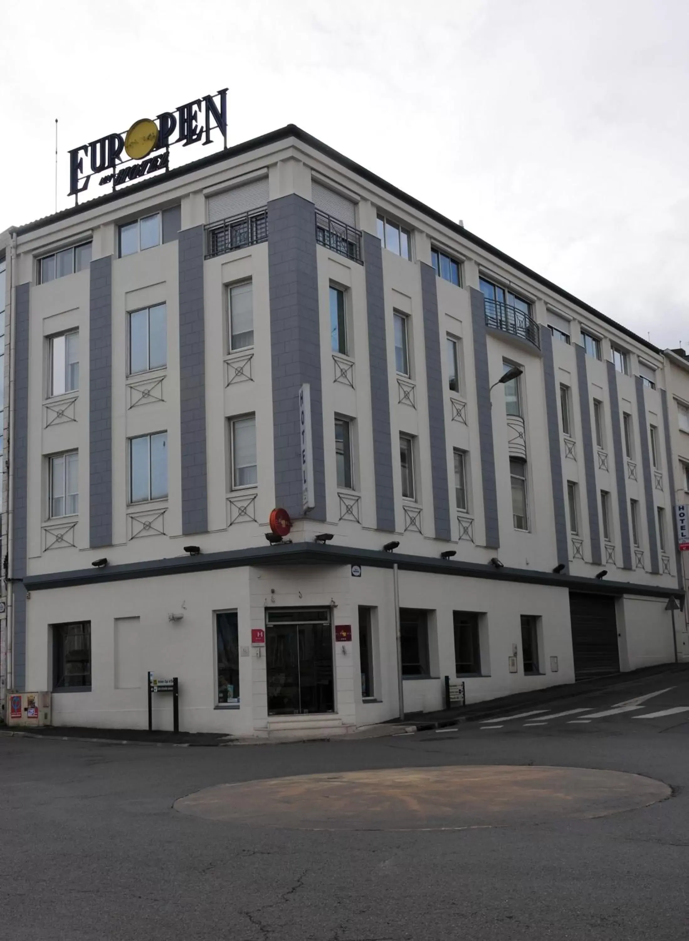 Facade/entrance, Property Building in Cit'Hotel Europeen