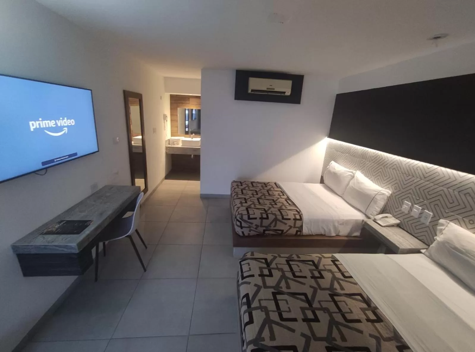 Photo of the whole room, Bed in LaVid Aguascalientes