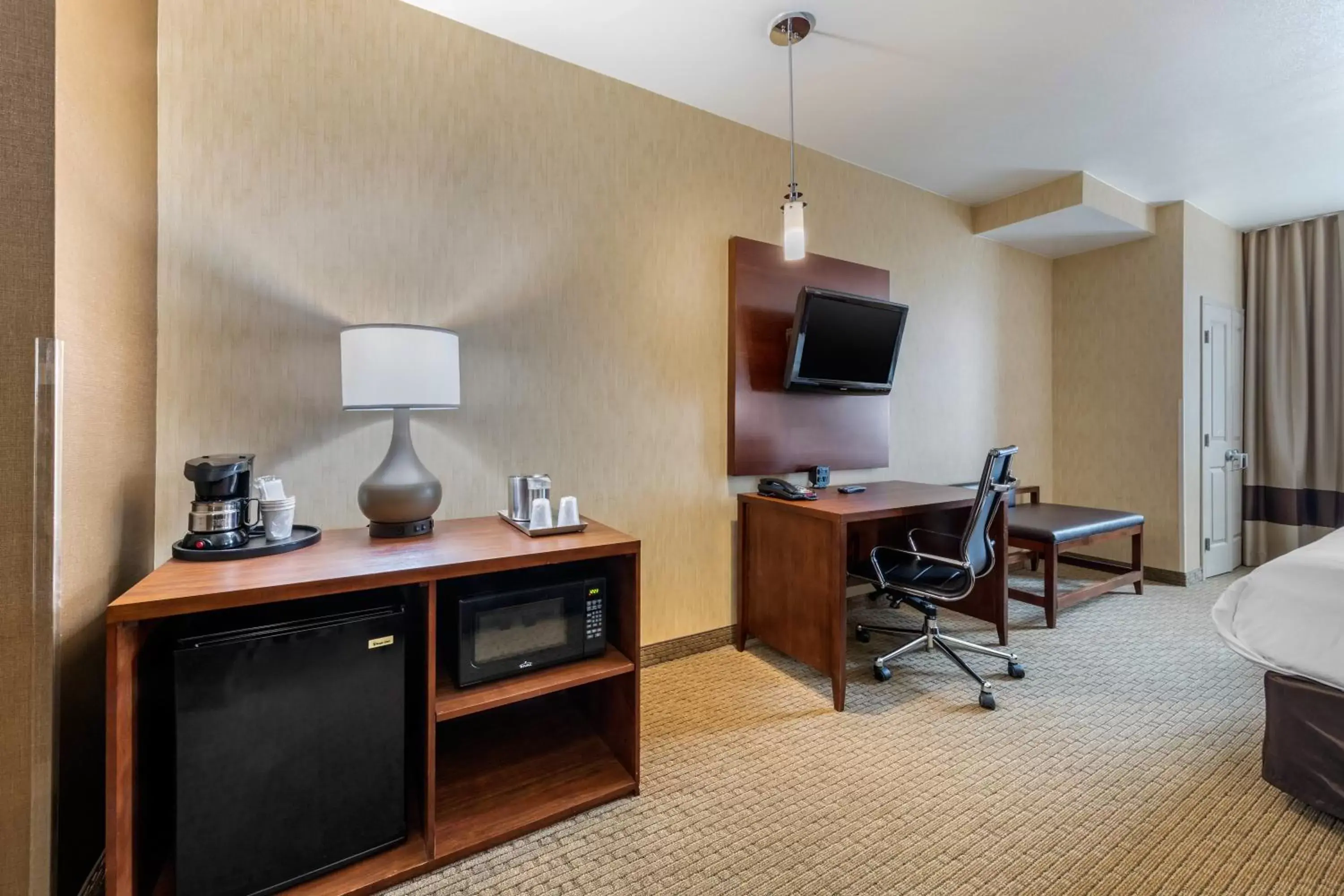 TV and multimedia, TV/Entertainment Center in Comfort Suites Near City of Industry - Los Angeles