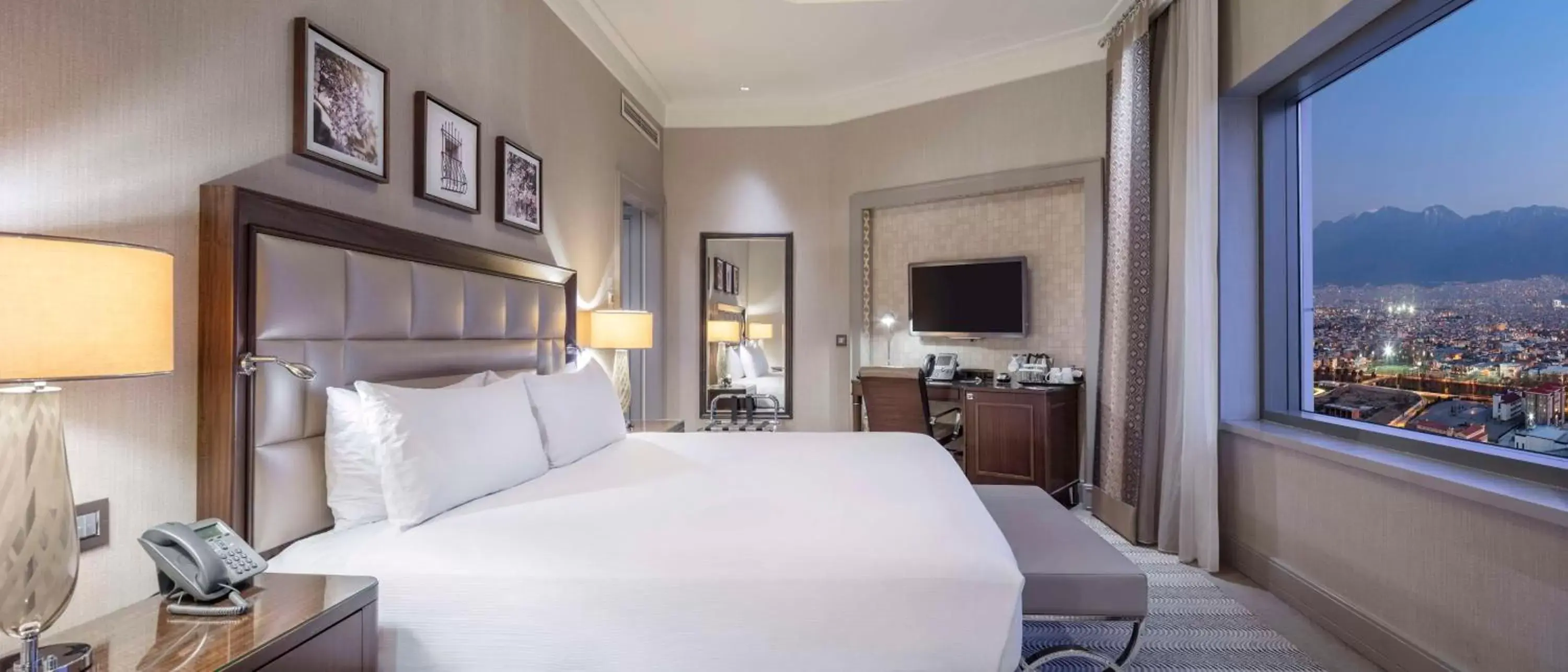 Bedroom, Bed in Hilton Bursa Convention Center & Spa