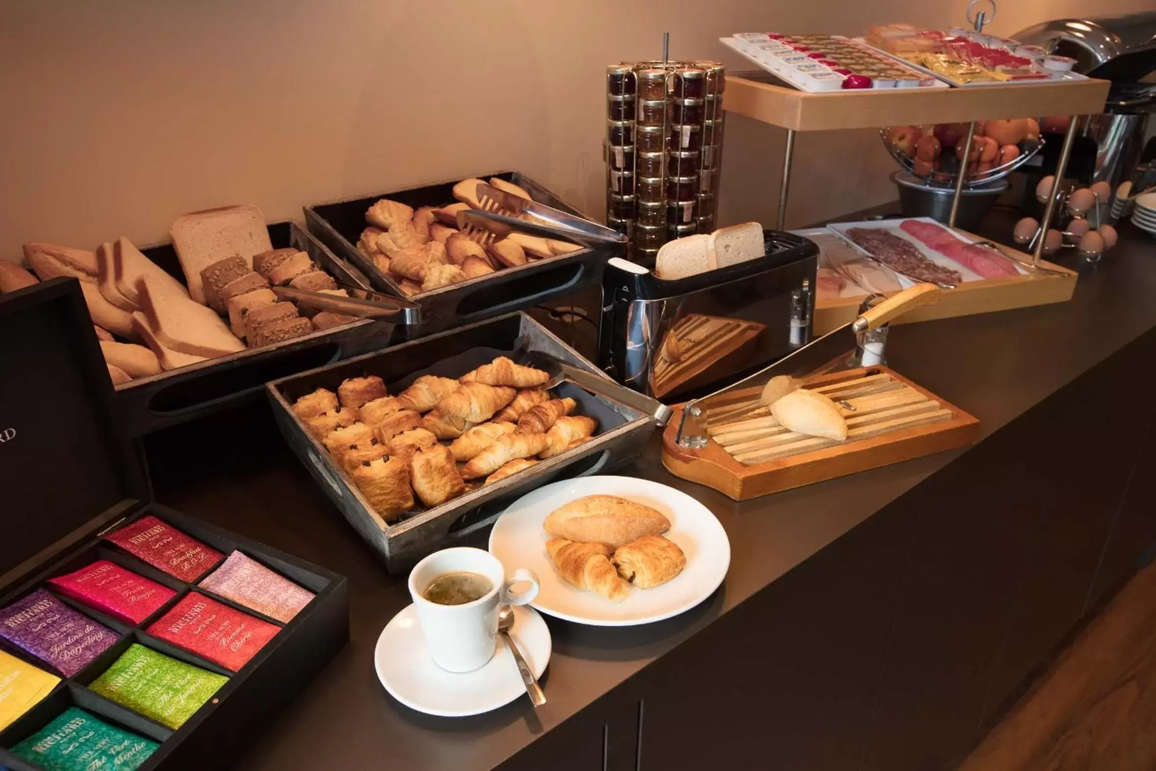 Buffet breakfast in Hotel Montbriand Antony - Ancien Alixia