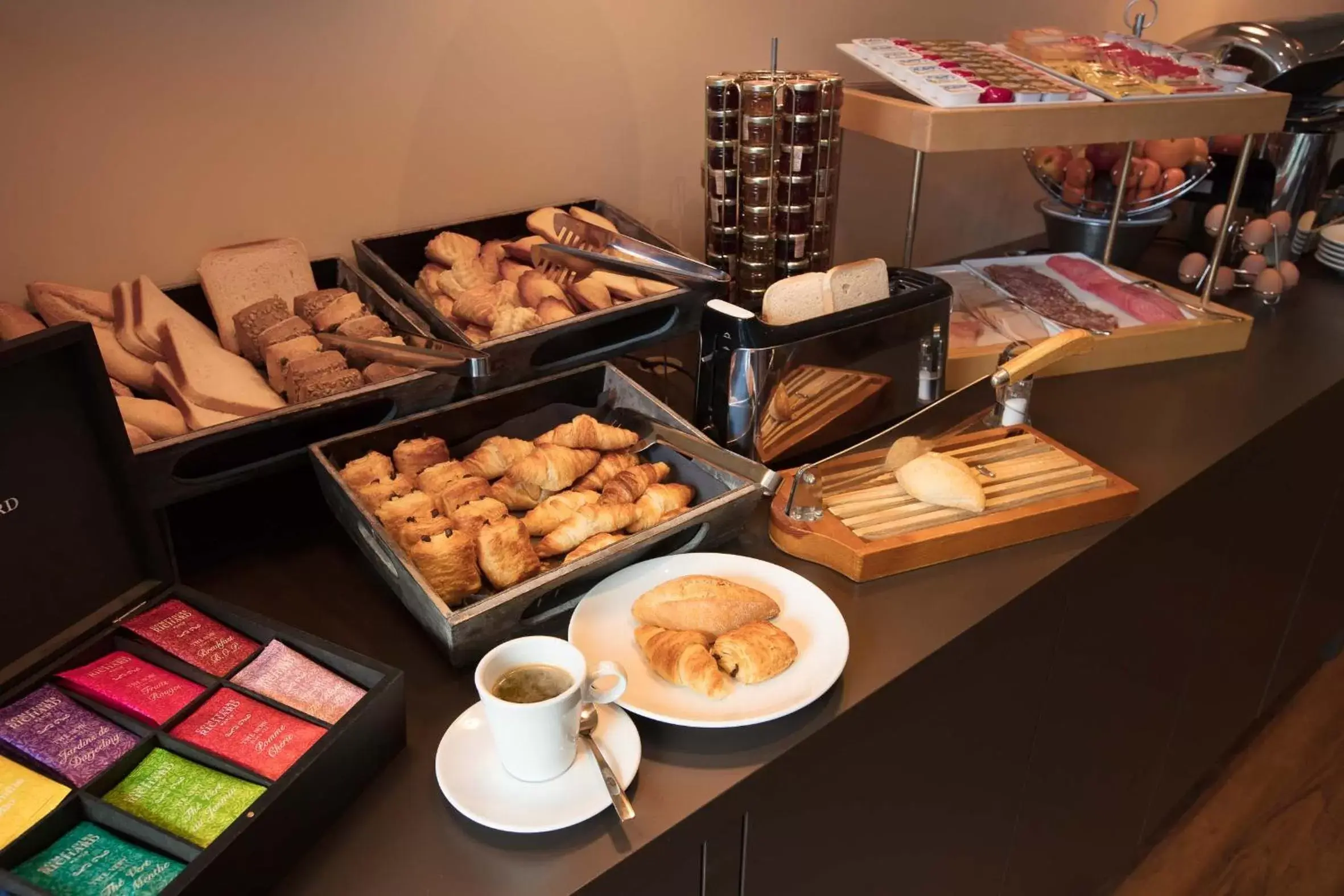 Buffet breakfast in Hotel Montbriand Antony - Ancien Alixia Buffet breakfast in Hotel Montbriand Antony - Ancien Alixia