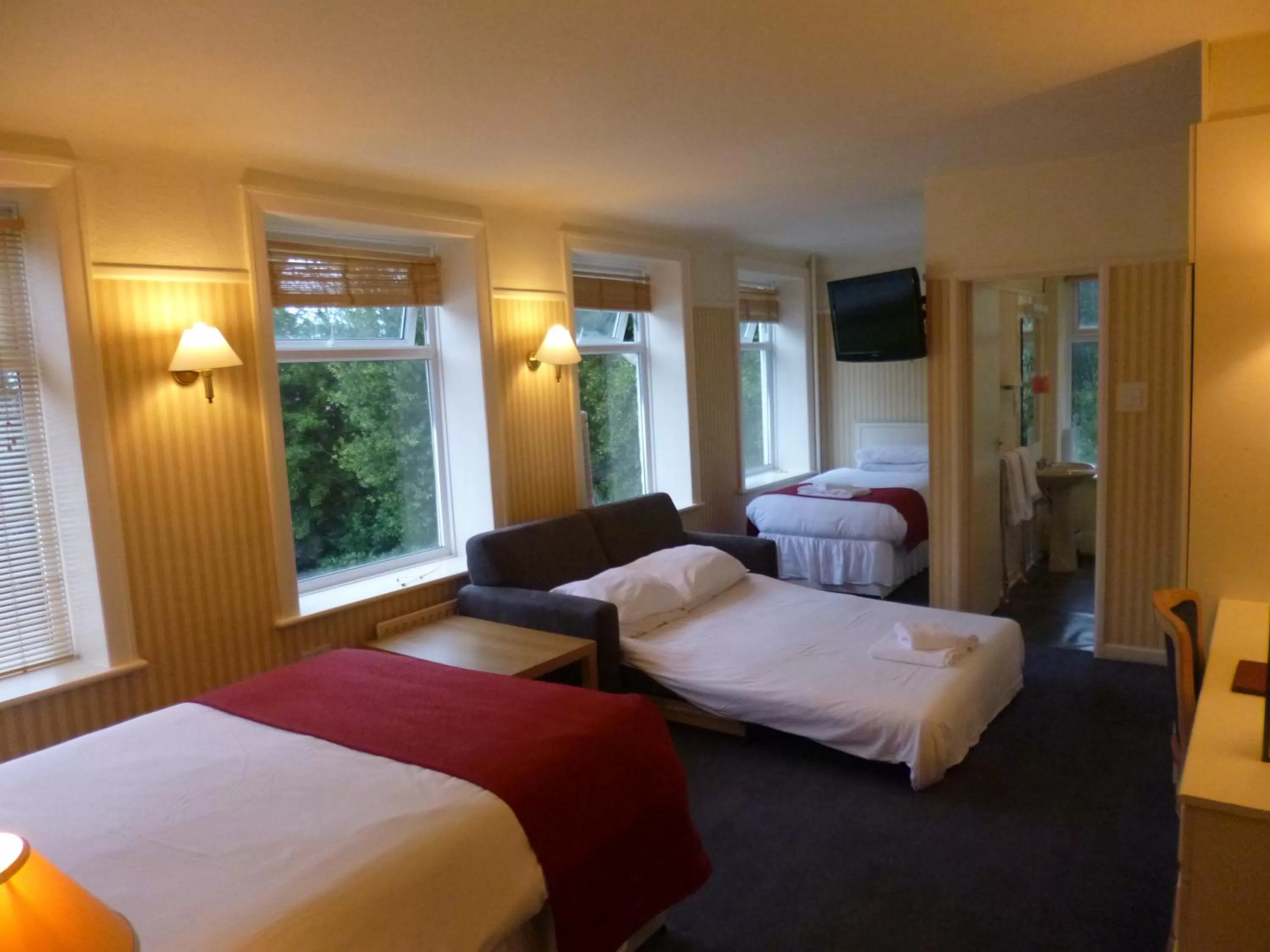 Photo of the whole room, Bed in Hotel Celebrity Bournemouth East Cliff by Villare hotels