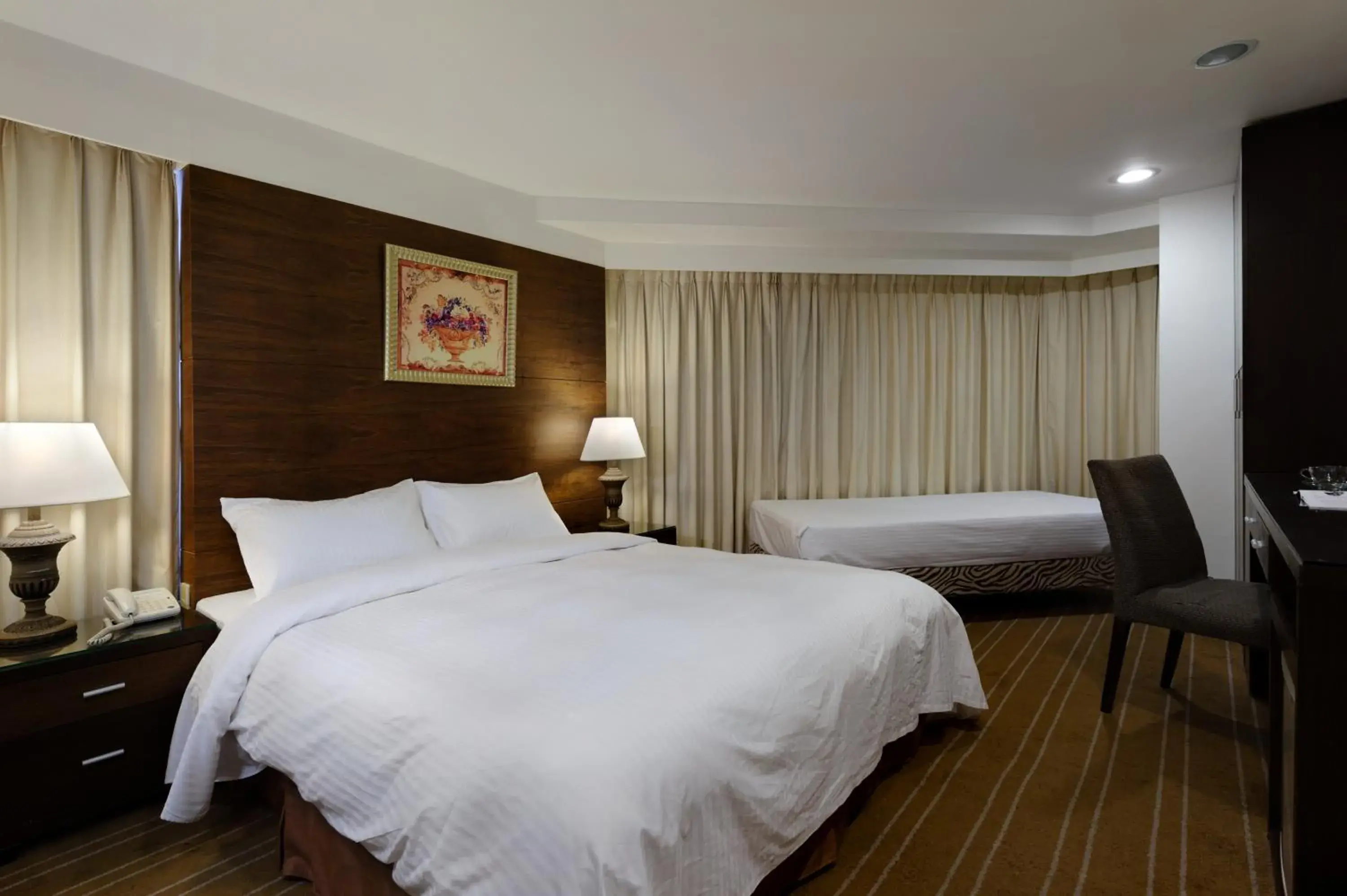 Photo of the whole room, Bed in Neijiang Hotel