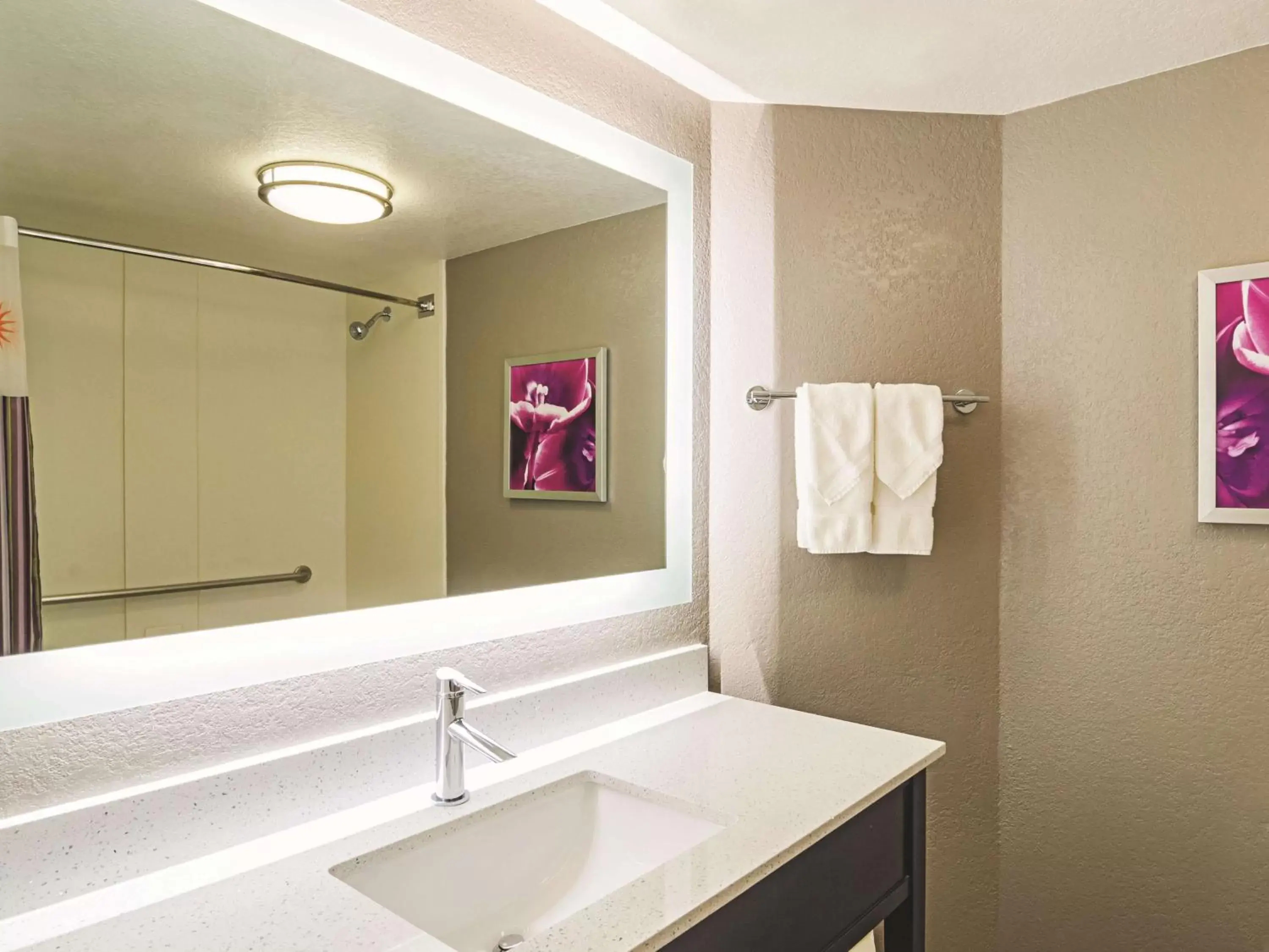 Photo of the whole room, Bathroom in La Quinta by Wyndham Denver Airport DIA