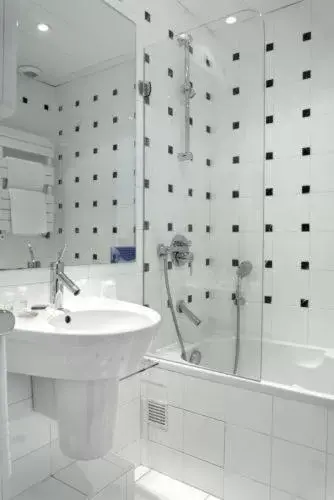 Bathroom in Hôtel Albe Saint Michel