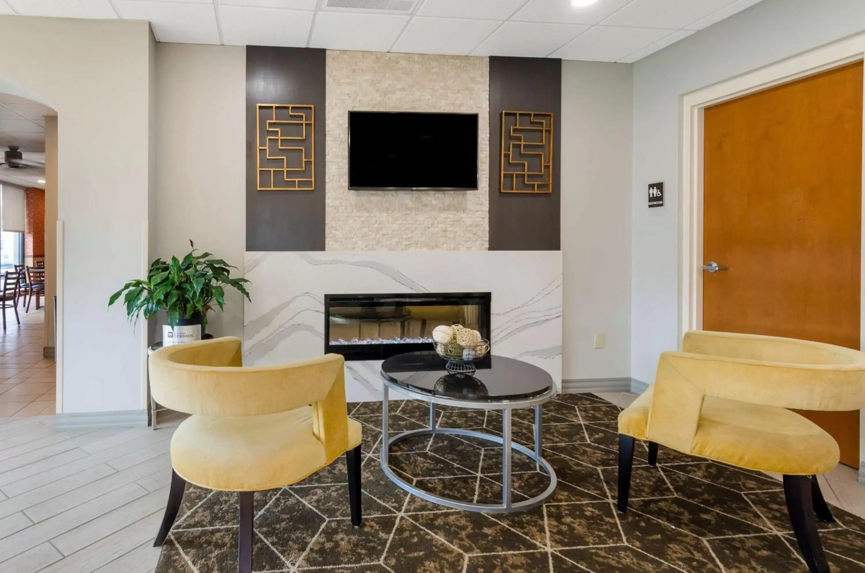 Lobby or reception, Seating Area in Best Western North Roanoke