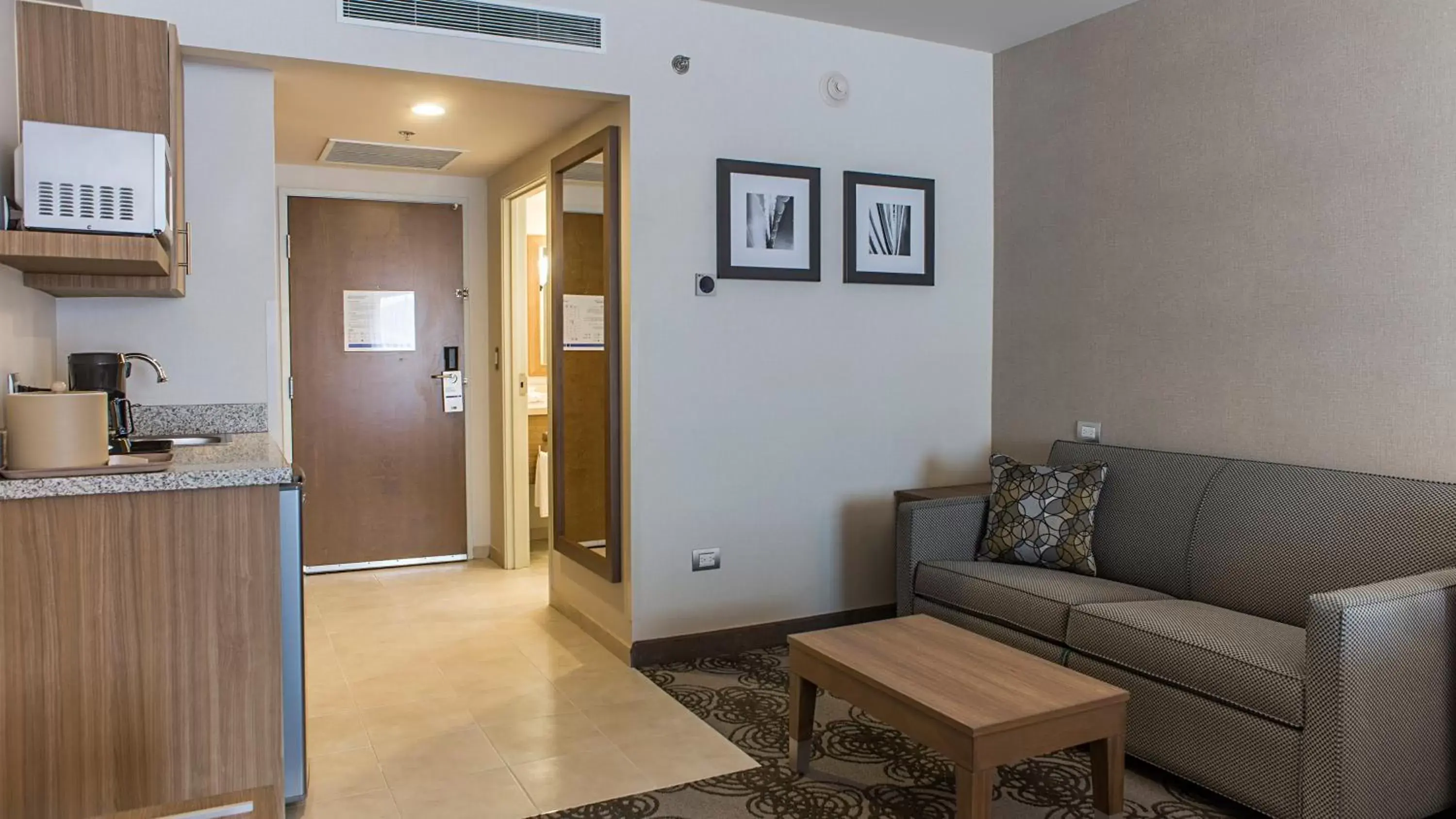 Bedroom, Seating Area in Holiday Inn Express & Suites Chihuahua Juventud, an IHG Hotel