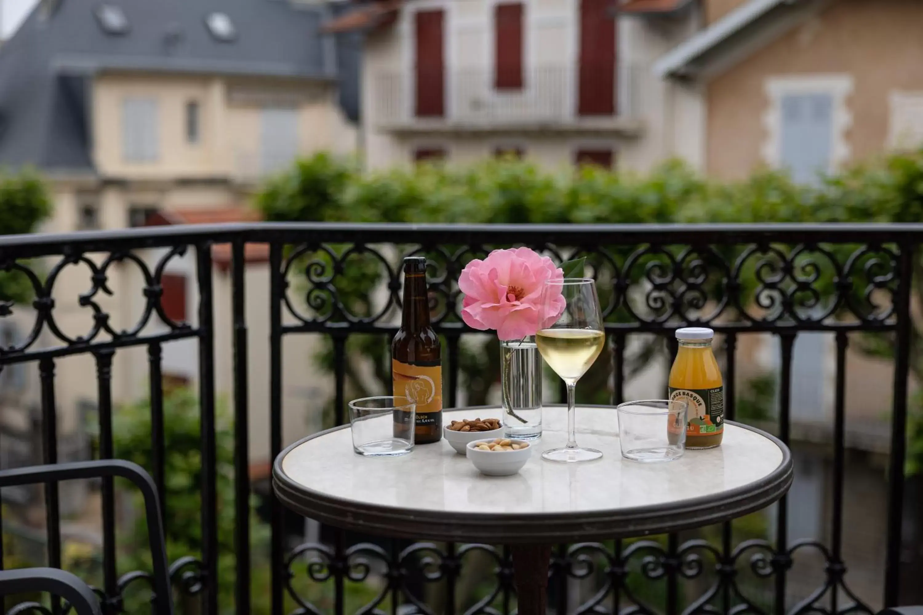 Drinks, Balcony/Terrace in Hôtel & Espace Bien-être La Maison du Lierre