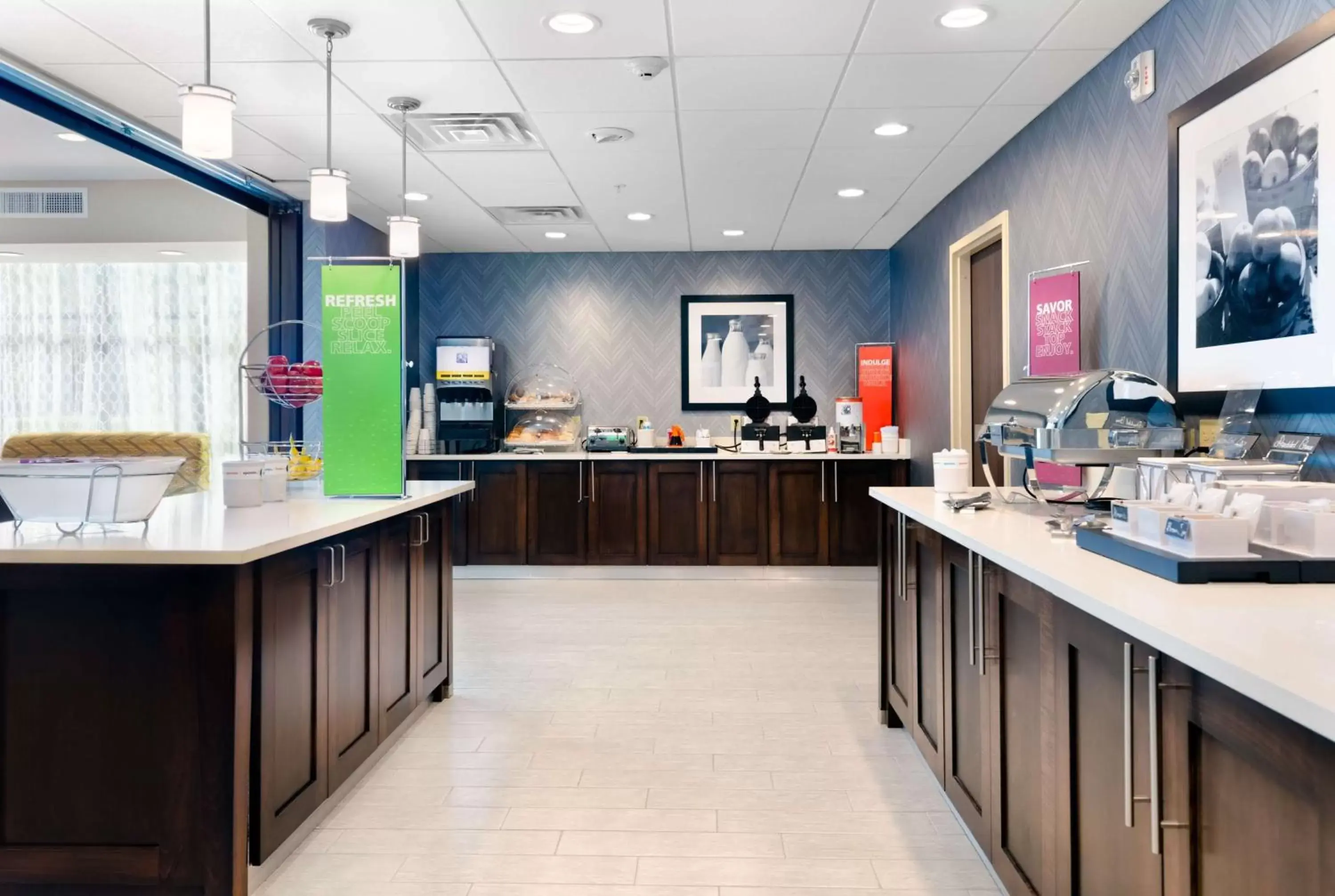 Dining area in Hampton Inn Wetumpka