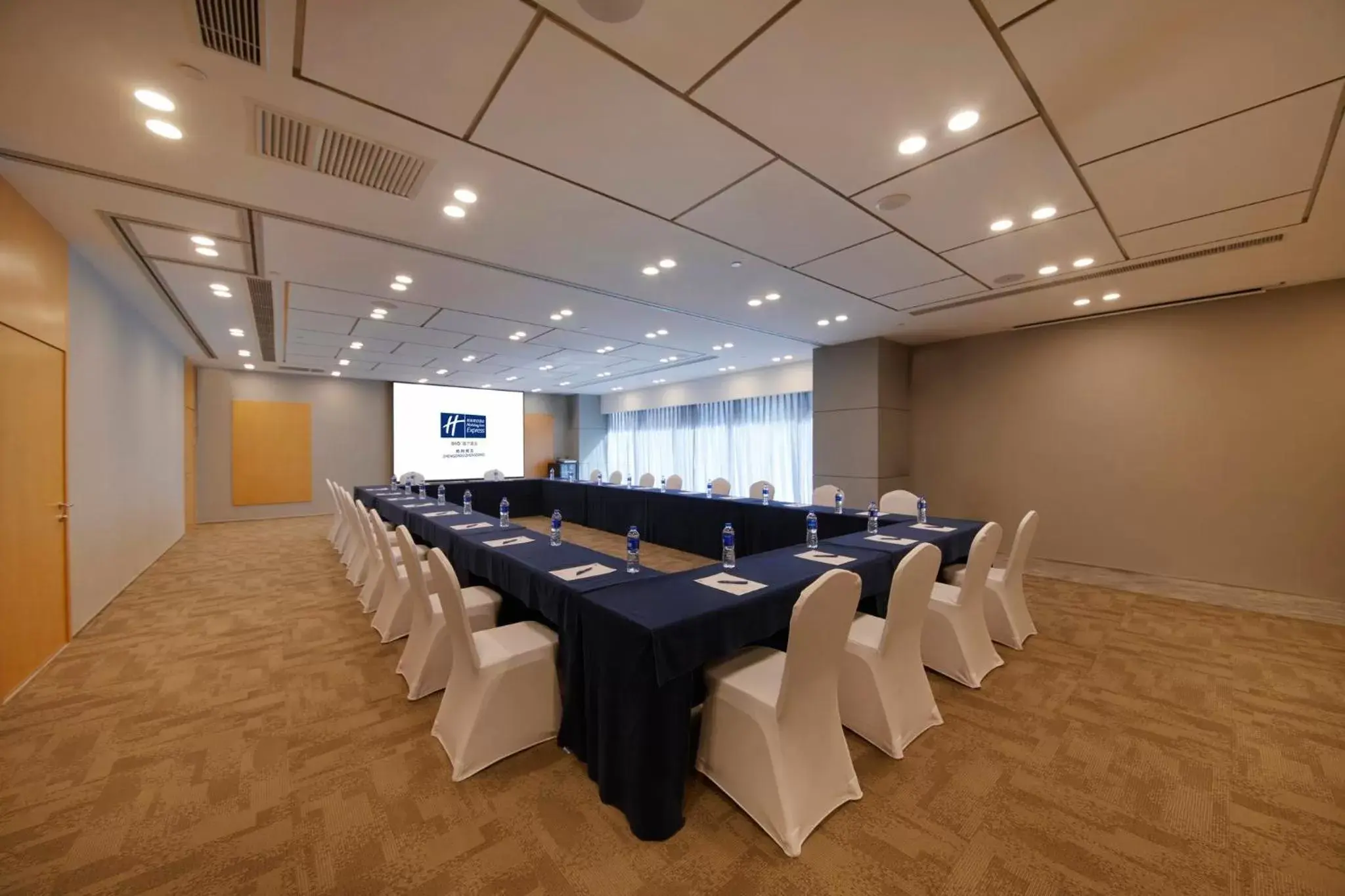 Meeting/conference room in Holiday Inn Express Zhengzhou Zhengdong, an IHG Hotel