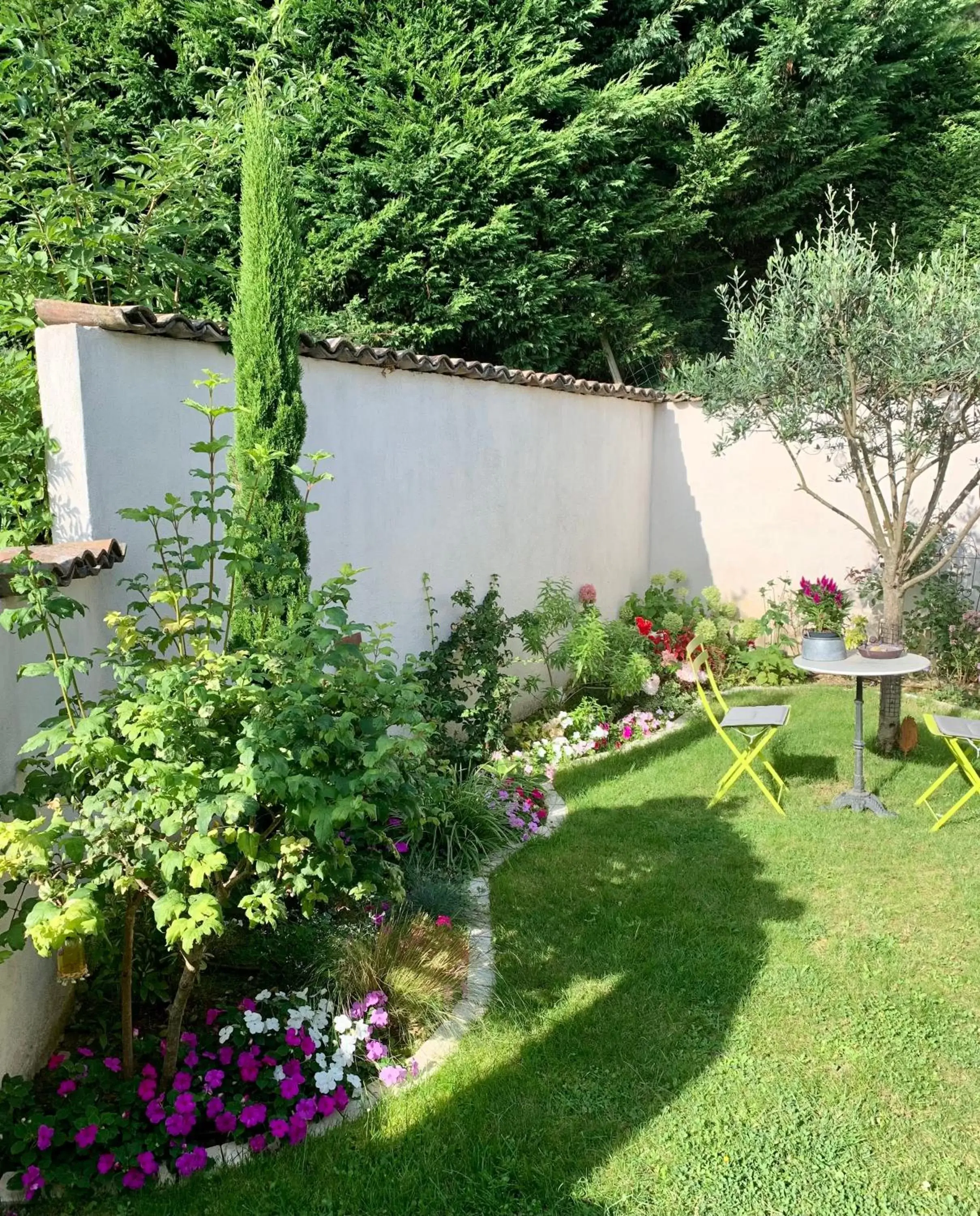 Garden in La Glycine B&B