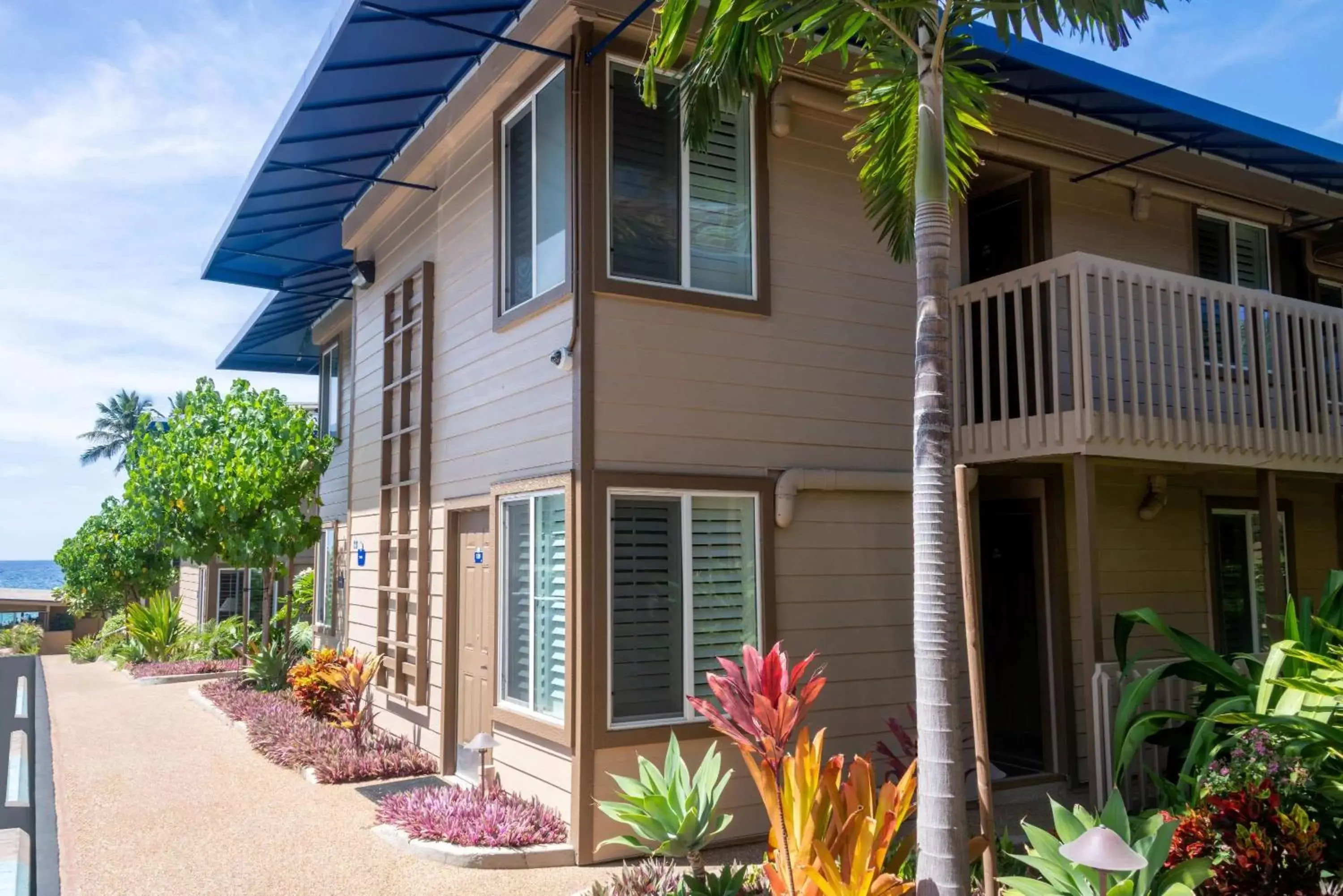 Property Building in Days Inn by Wyndham Maui Oceanfront