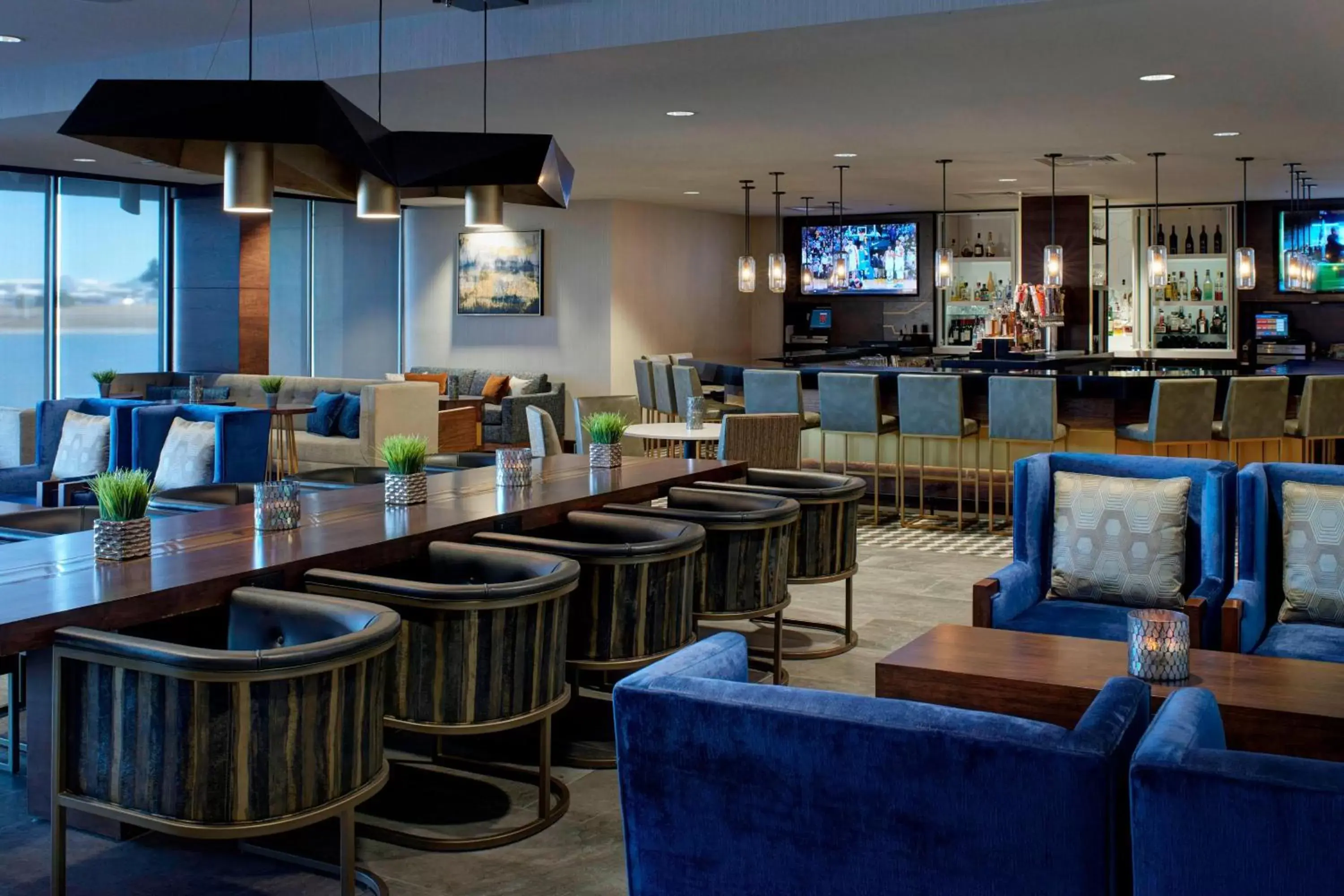 Restaurant/Places to Eat in Kansas City Airport Marriott