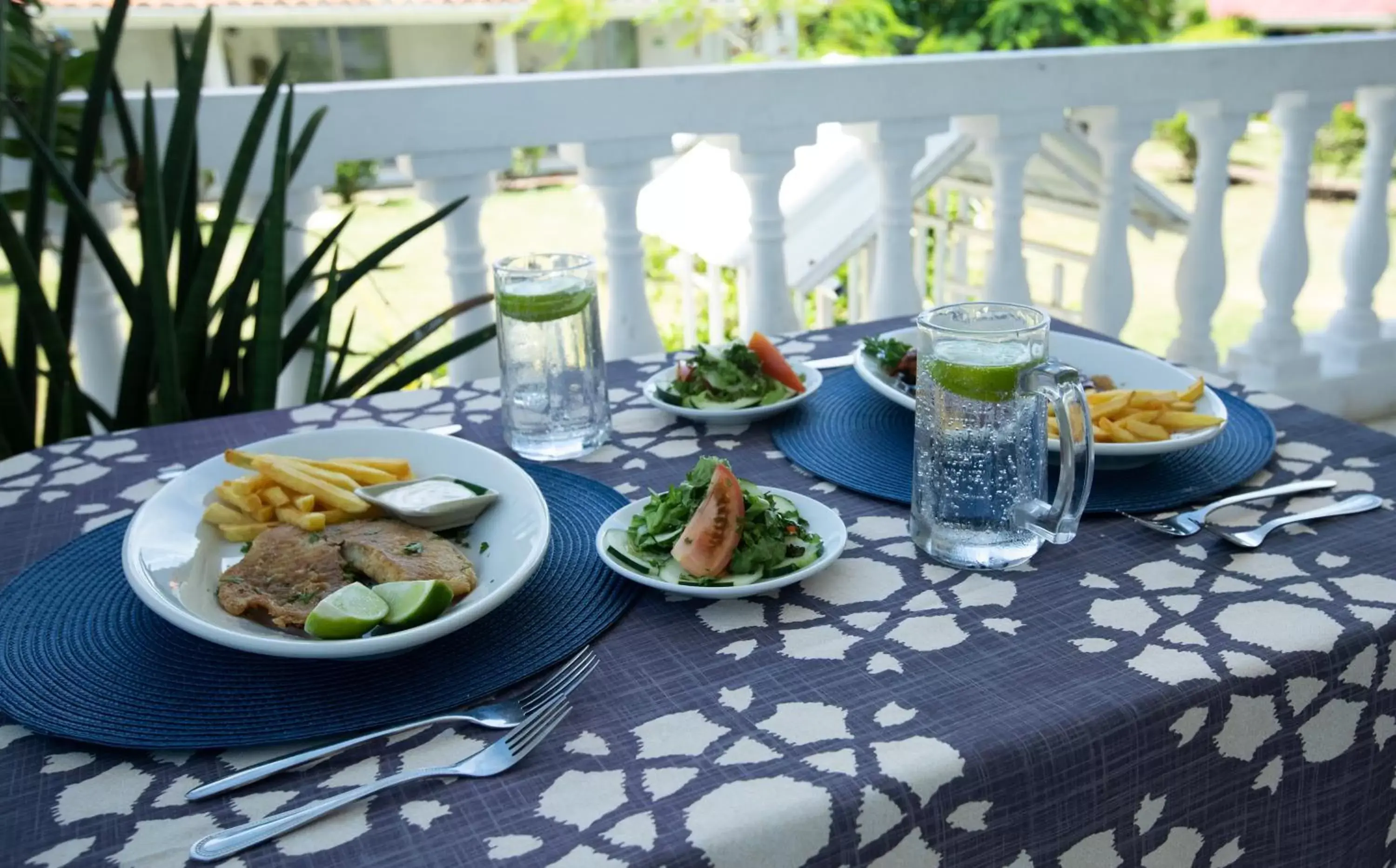 Restaurant/places to eat in Hosteria Mar y Sol Restaurant/places to eat in Hosteria Mar y Sol